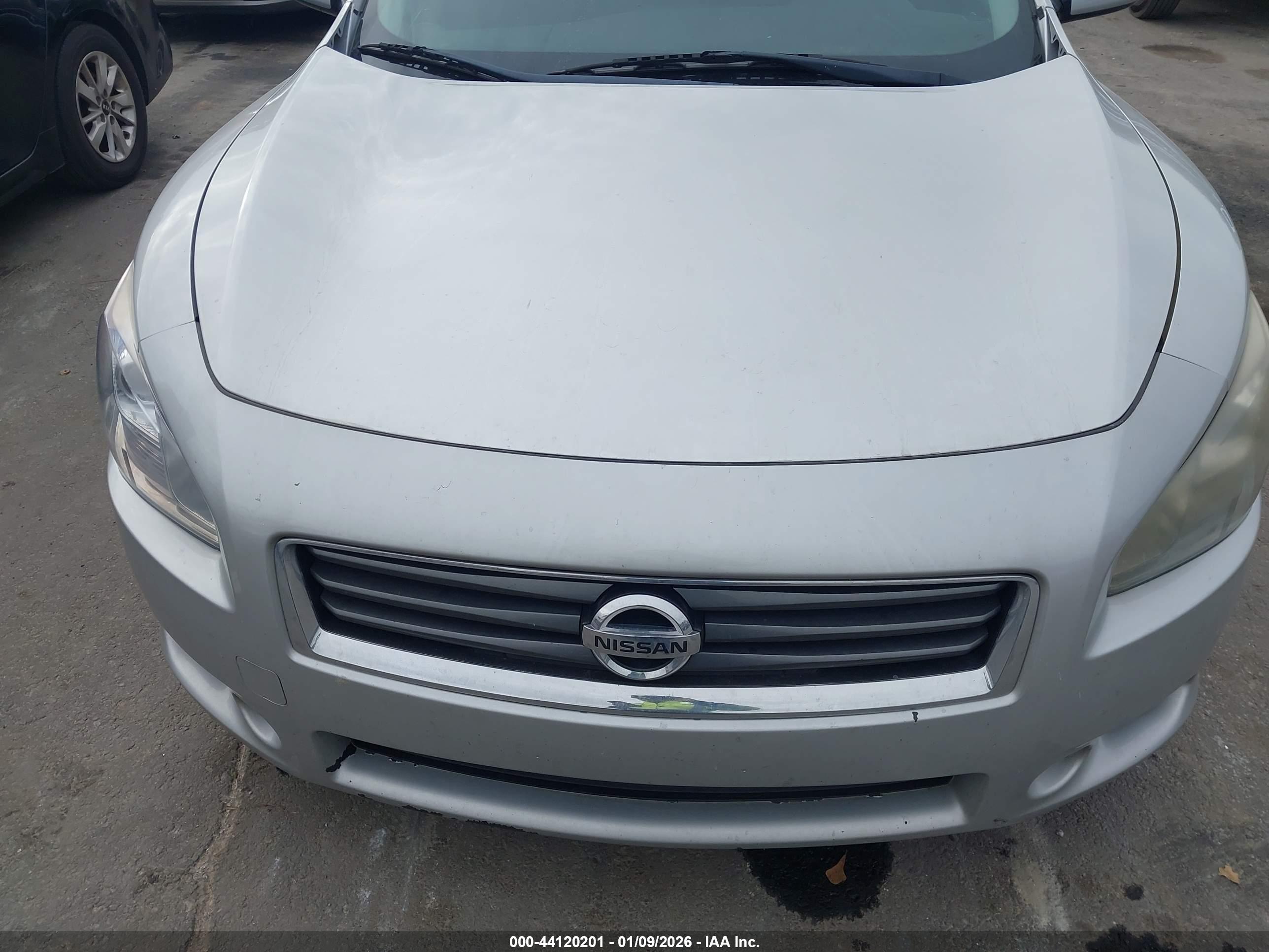NISSAN MAXIMA image 6