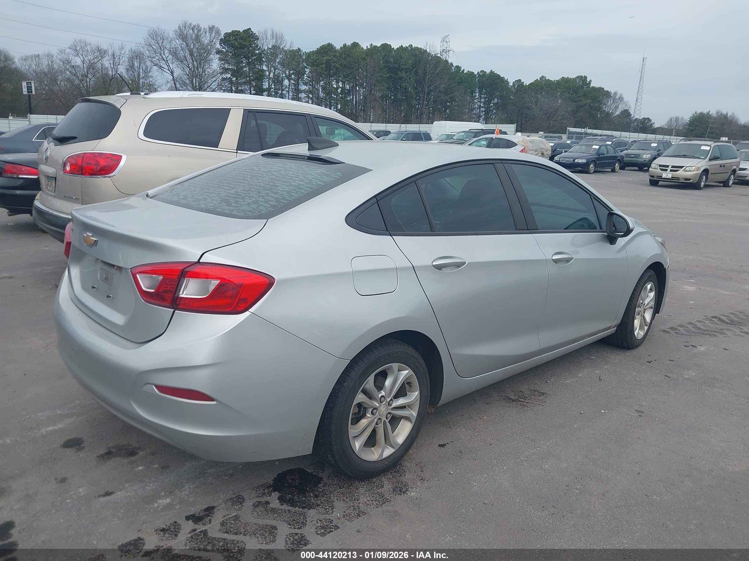 CHEVROLET CRUZE image 4