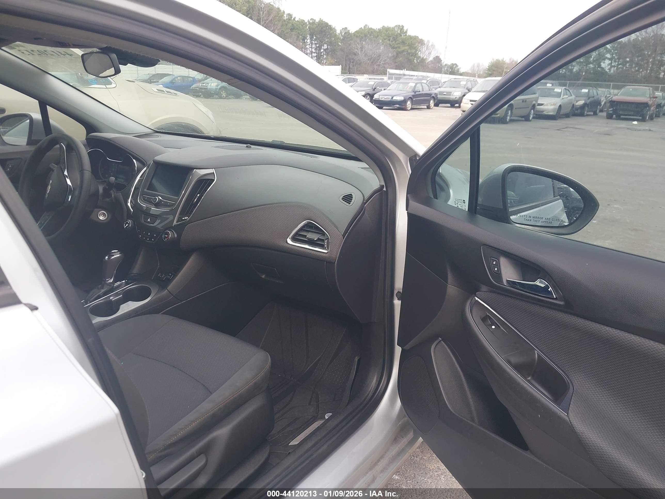CHEVROLET CRUZE image 5