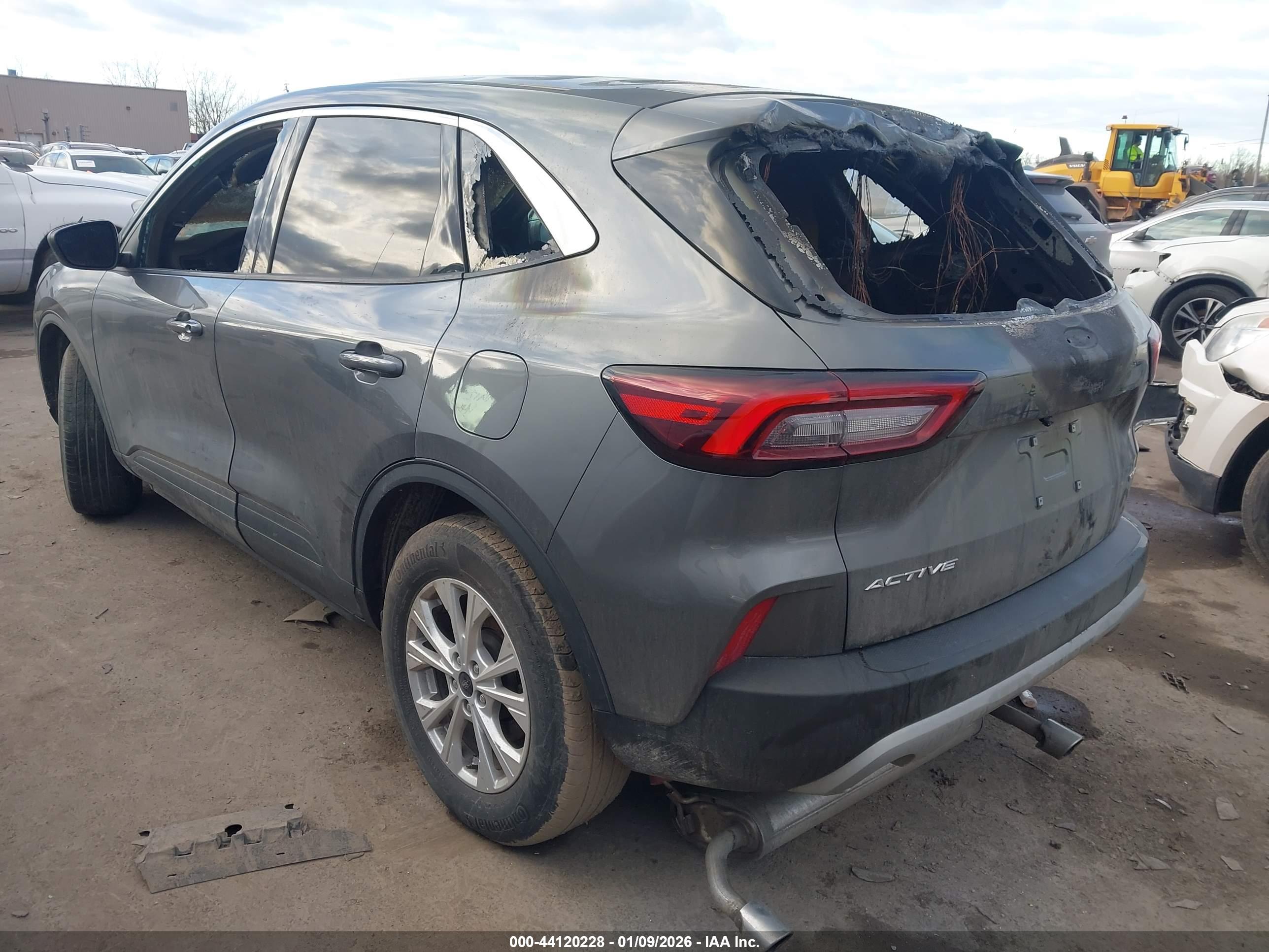 FORD ESCAPE image 3