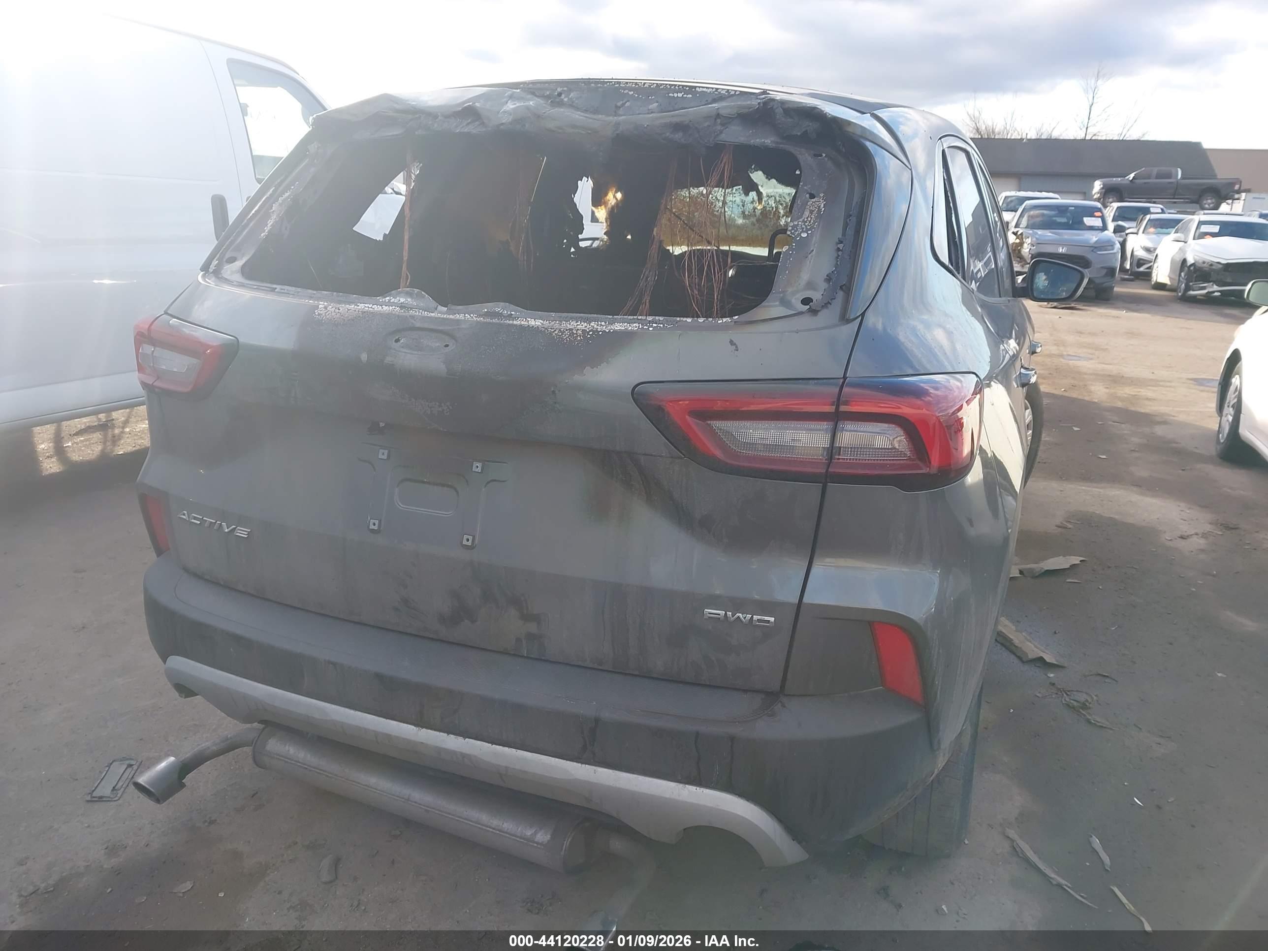 FORD ESCAPE image 6