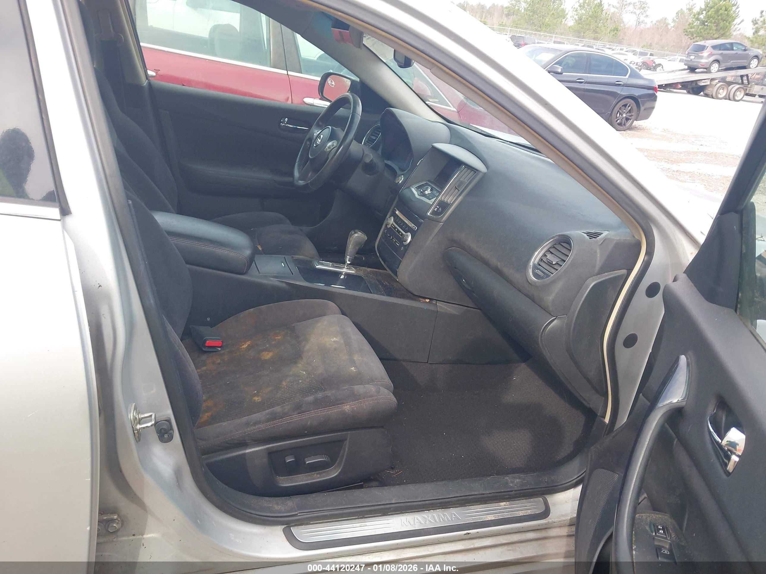 NISSAN MAXIMA image 5