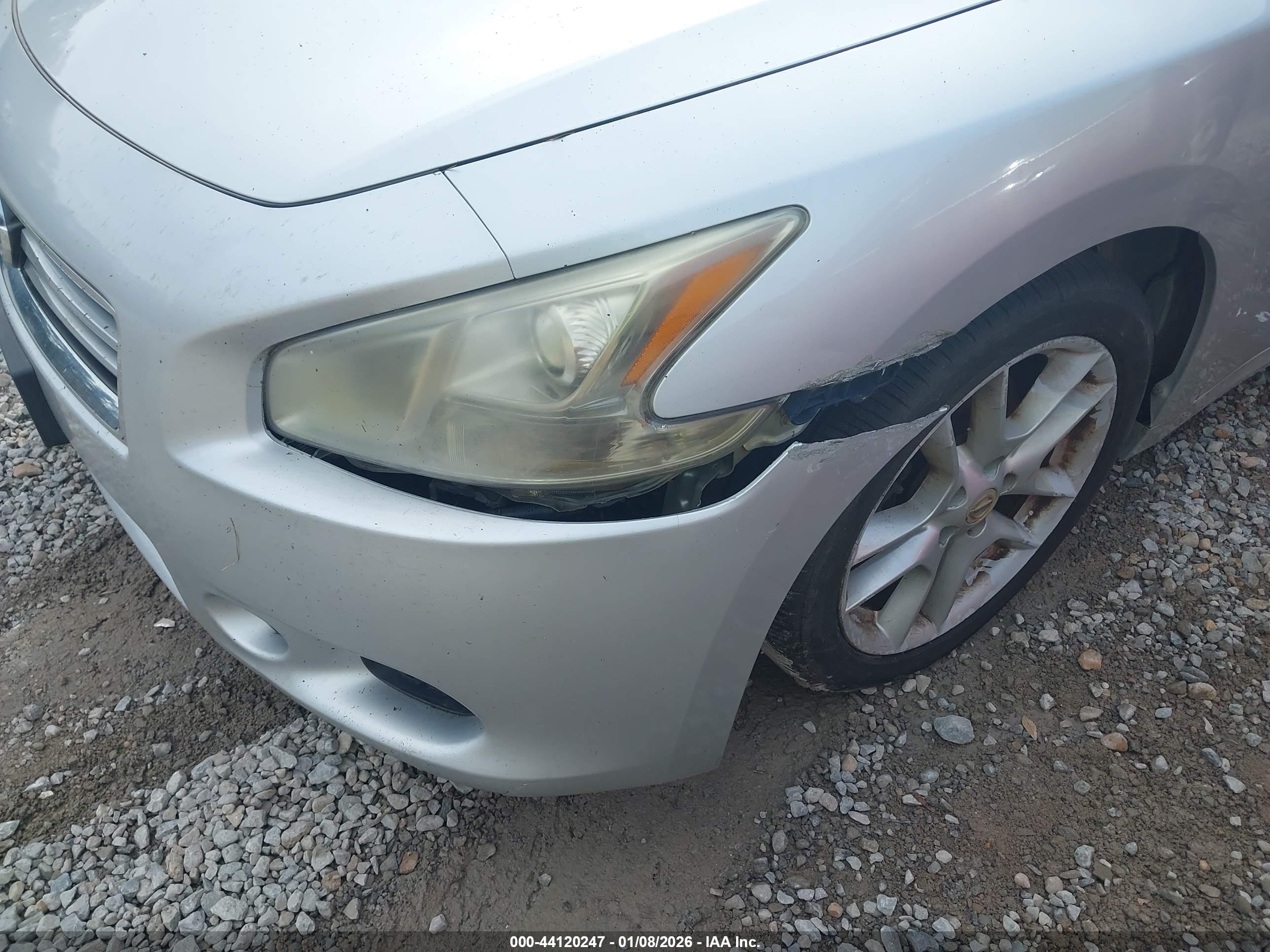 NISSAN MAXIMA image 6