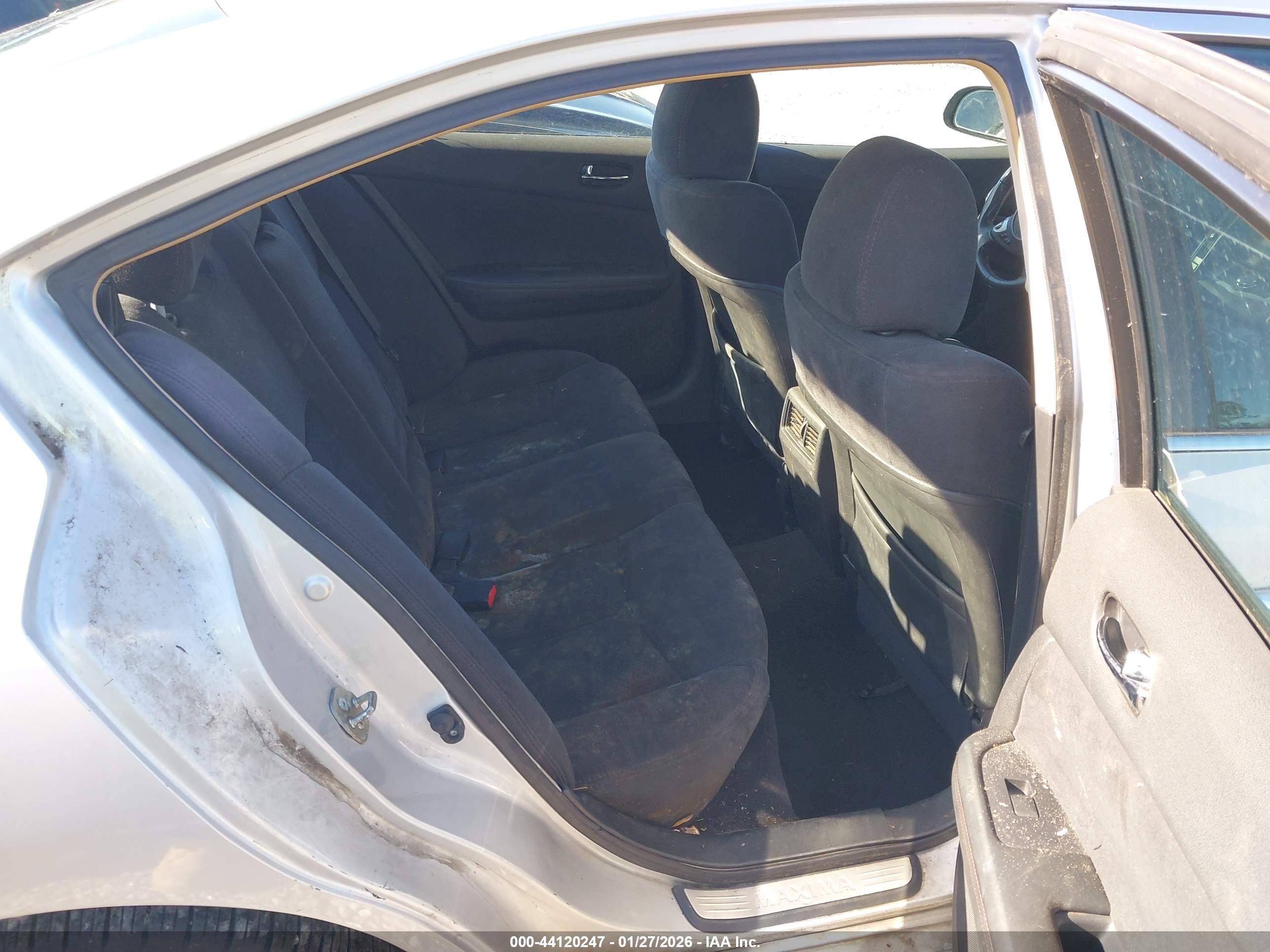 NISSAN MAXIMA image 8