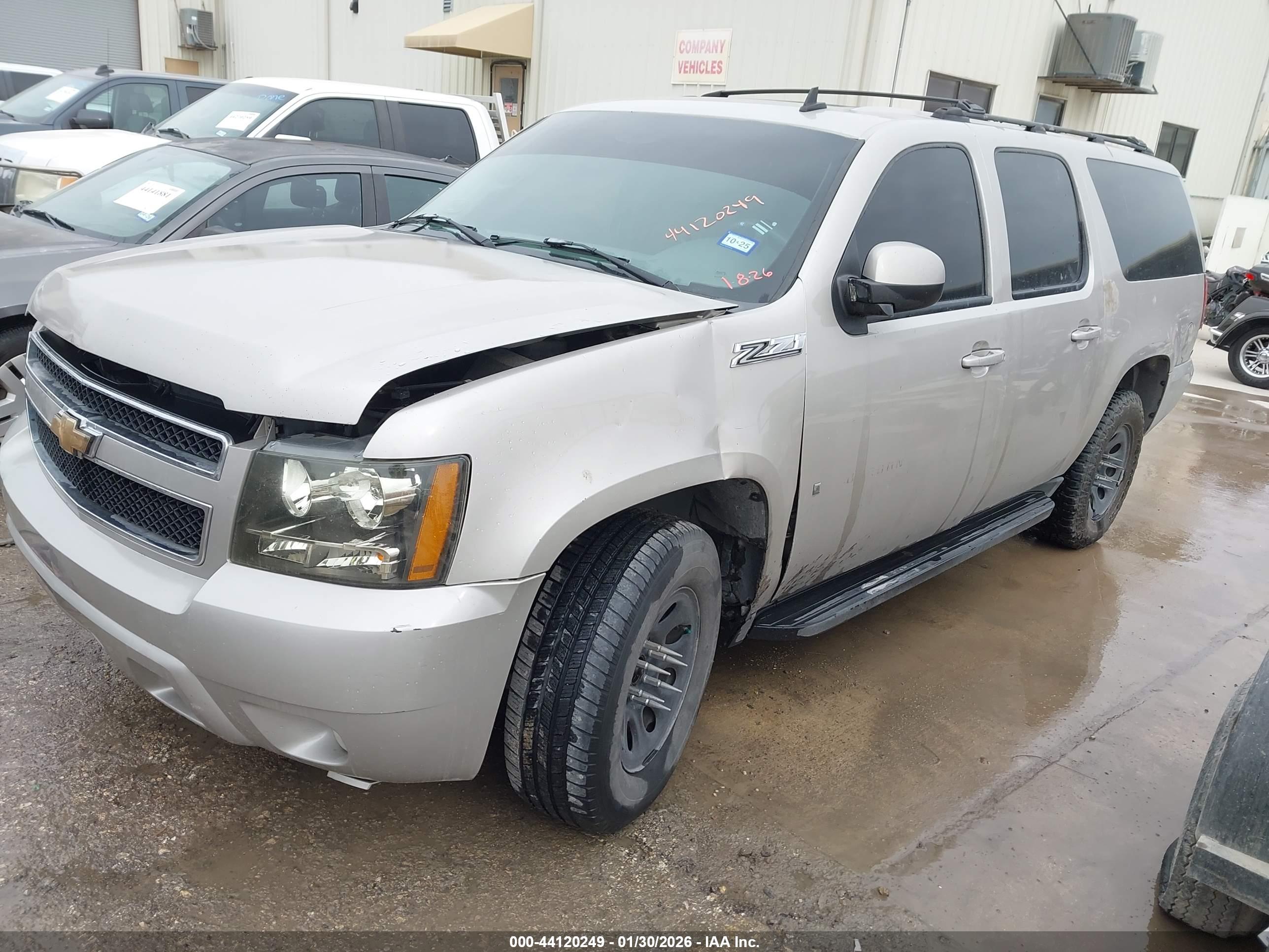 CHEVROLET SUBURBAN image 2