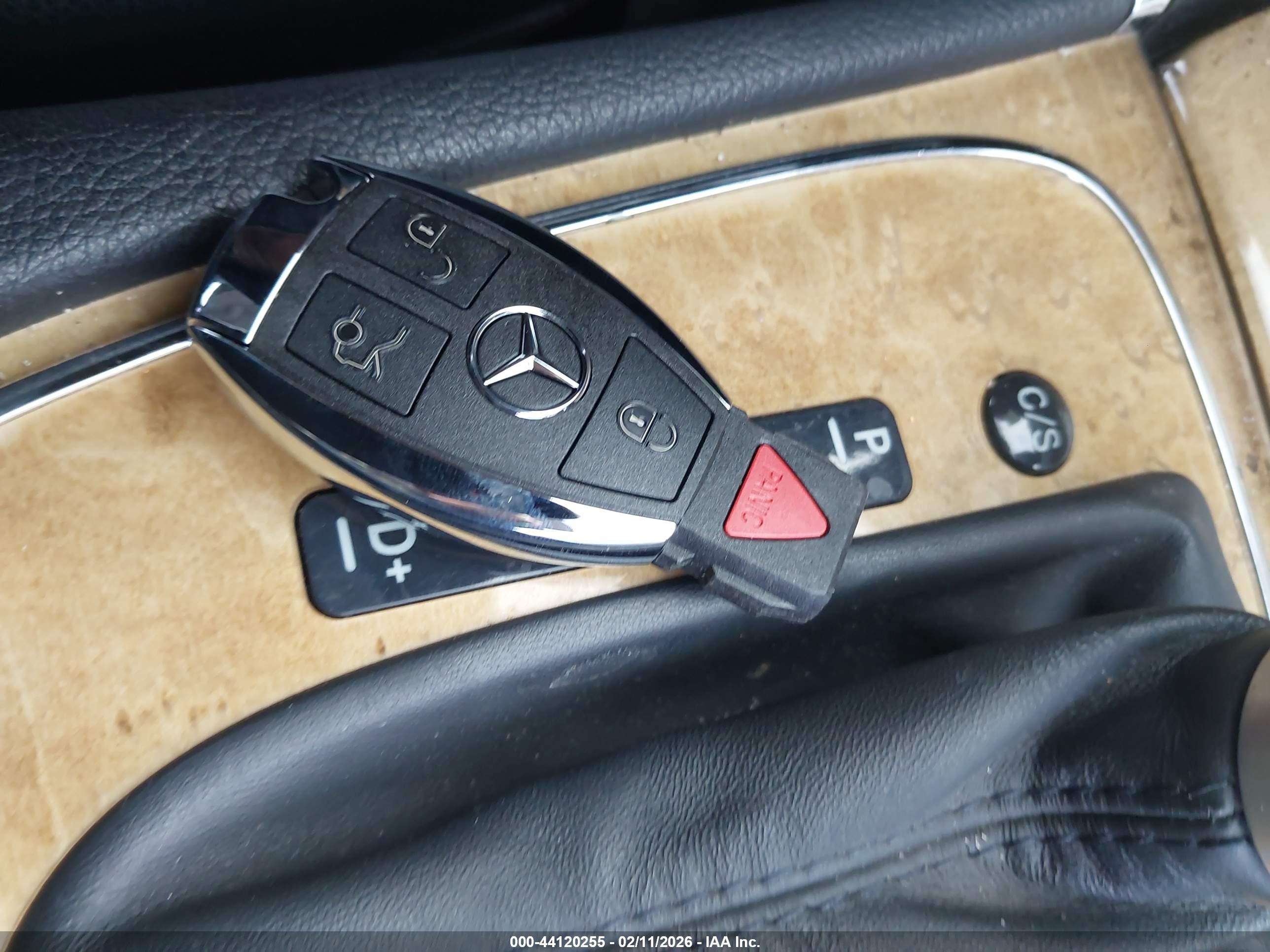 MERCEDES-BENZ E image 11