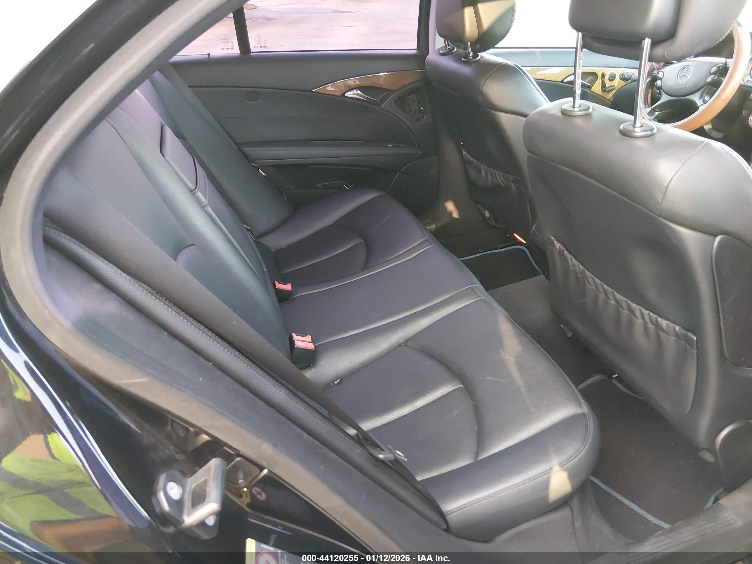 MERCEDES-BENZ E image 8