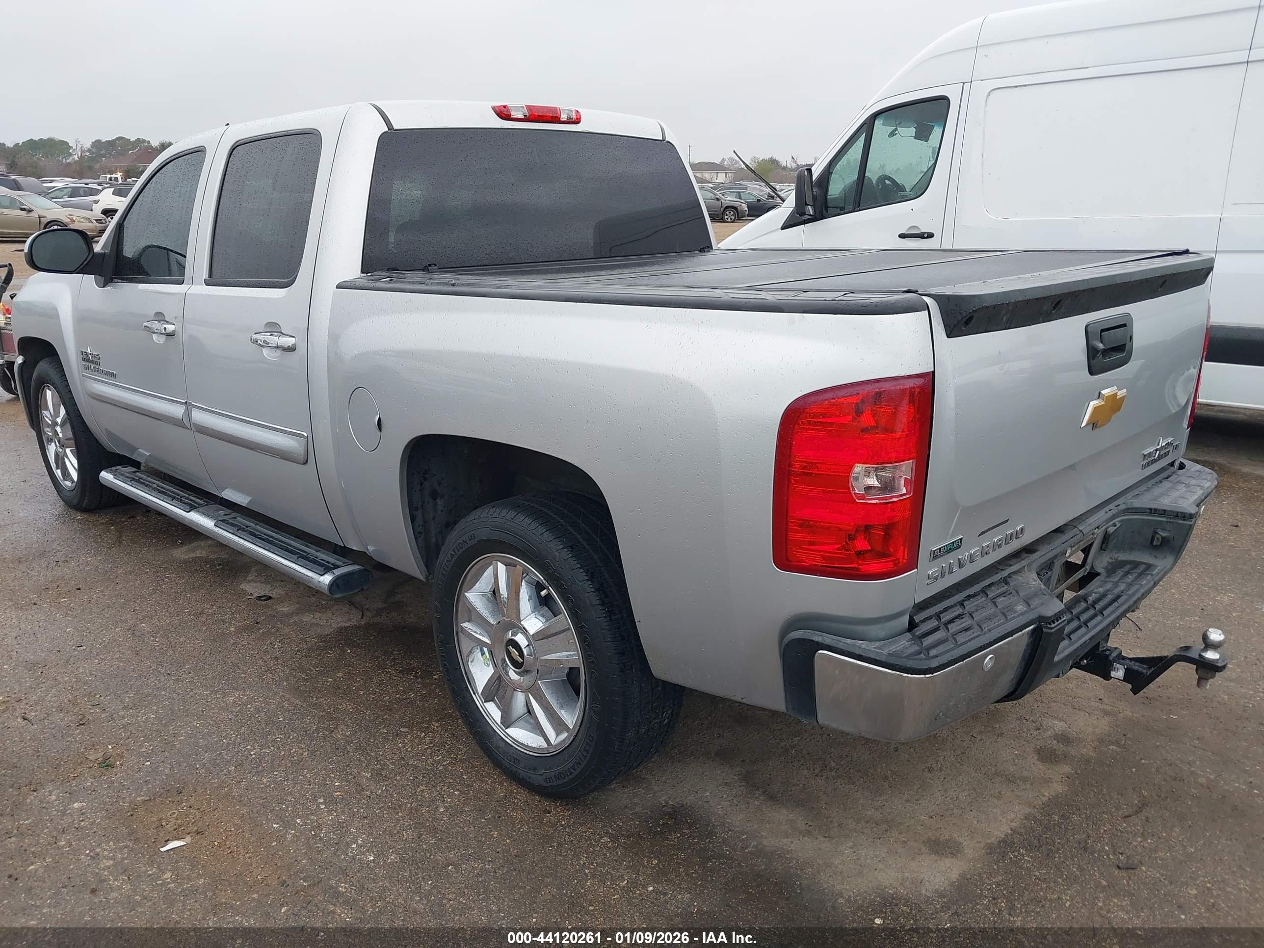 CHEVROLET SILVERADO image 3