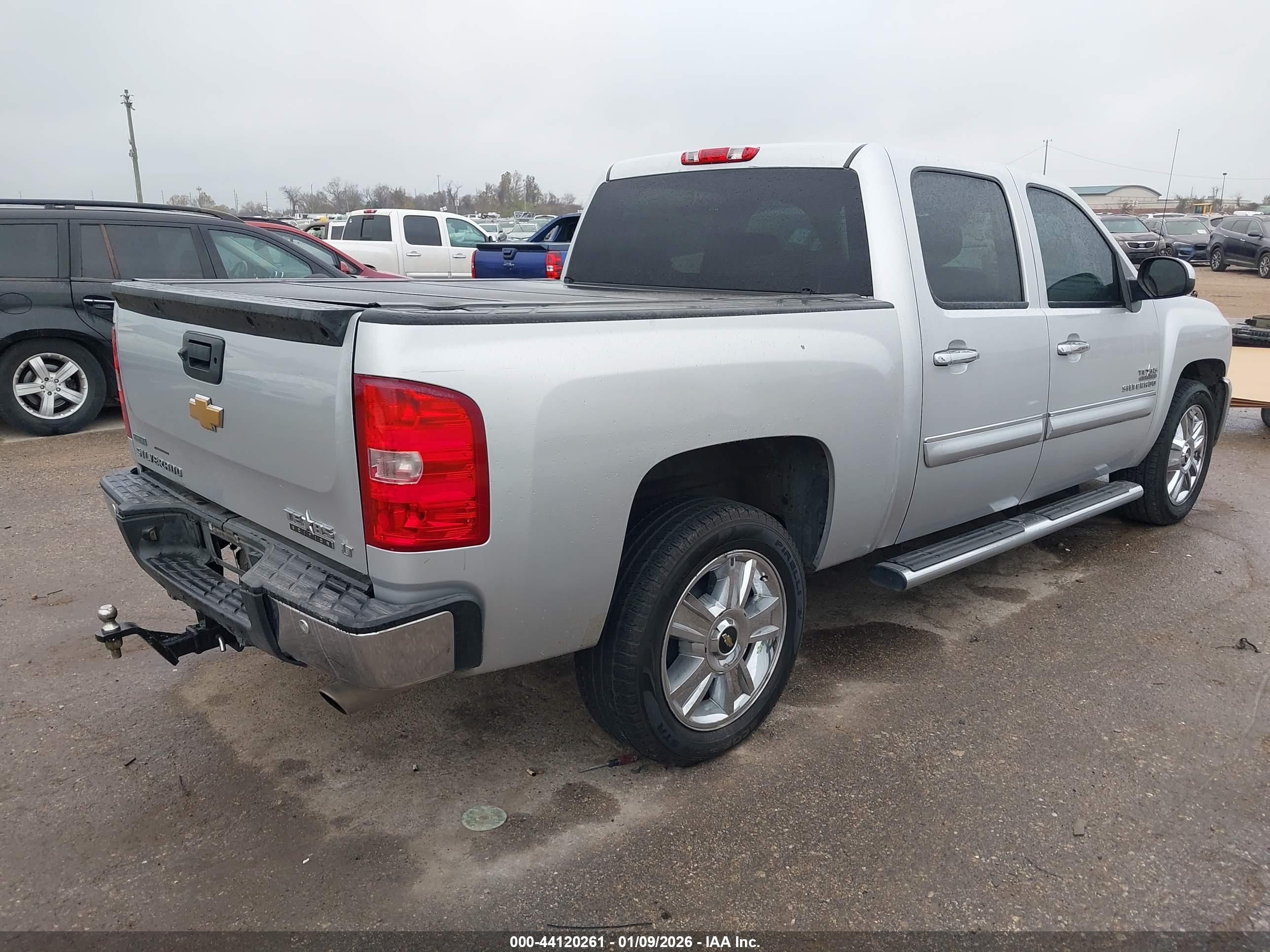 CHEVROLET SILVERADO image 4