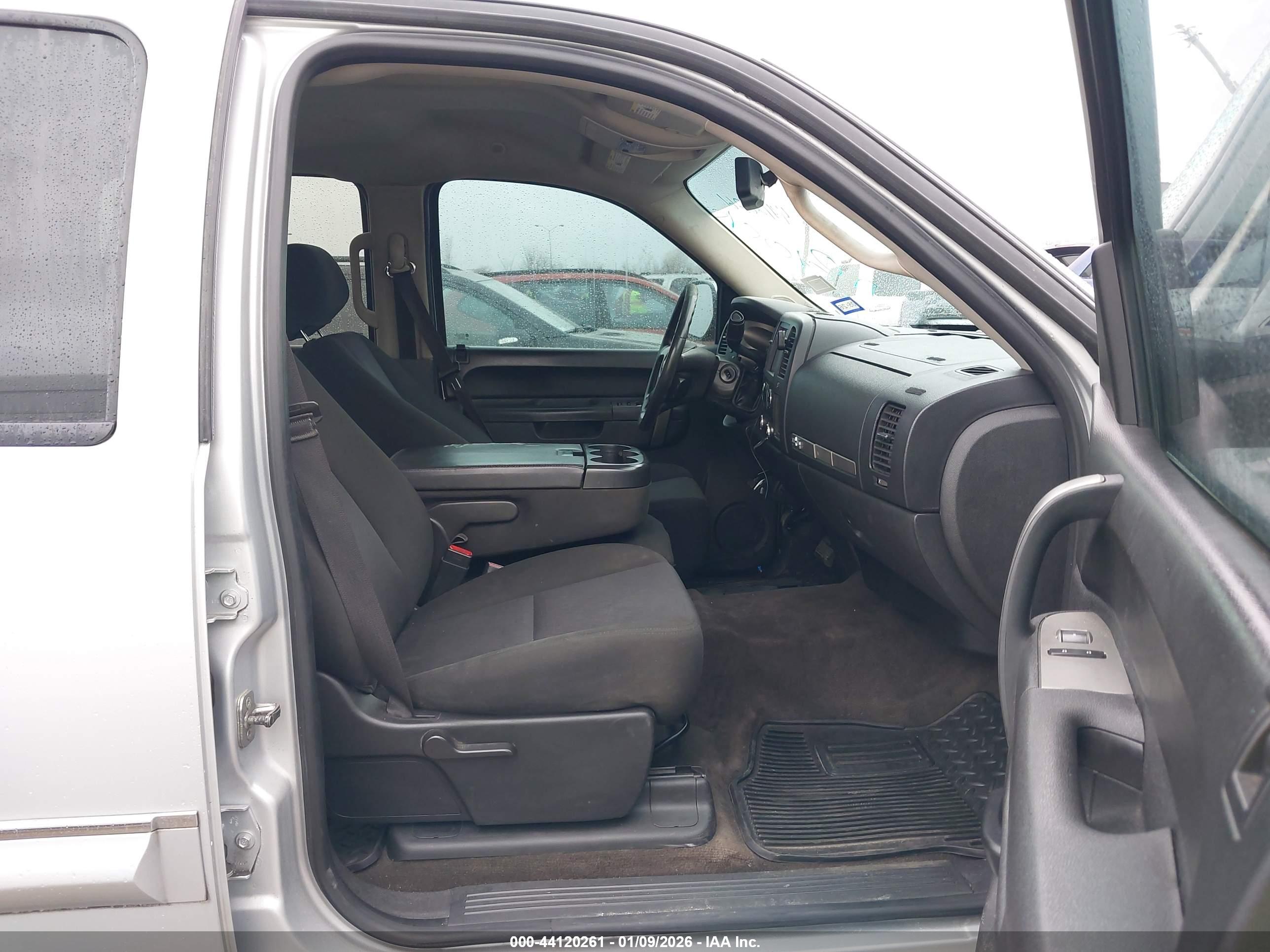 CHEVROLET SILVERADO image 5