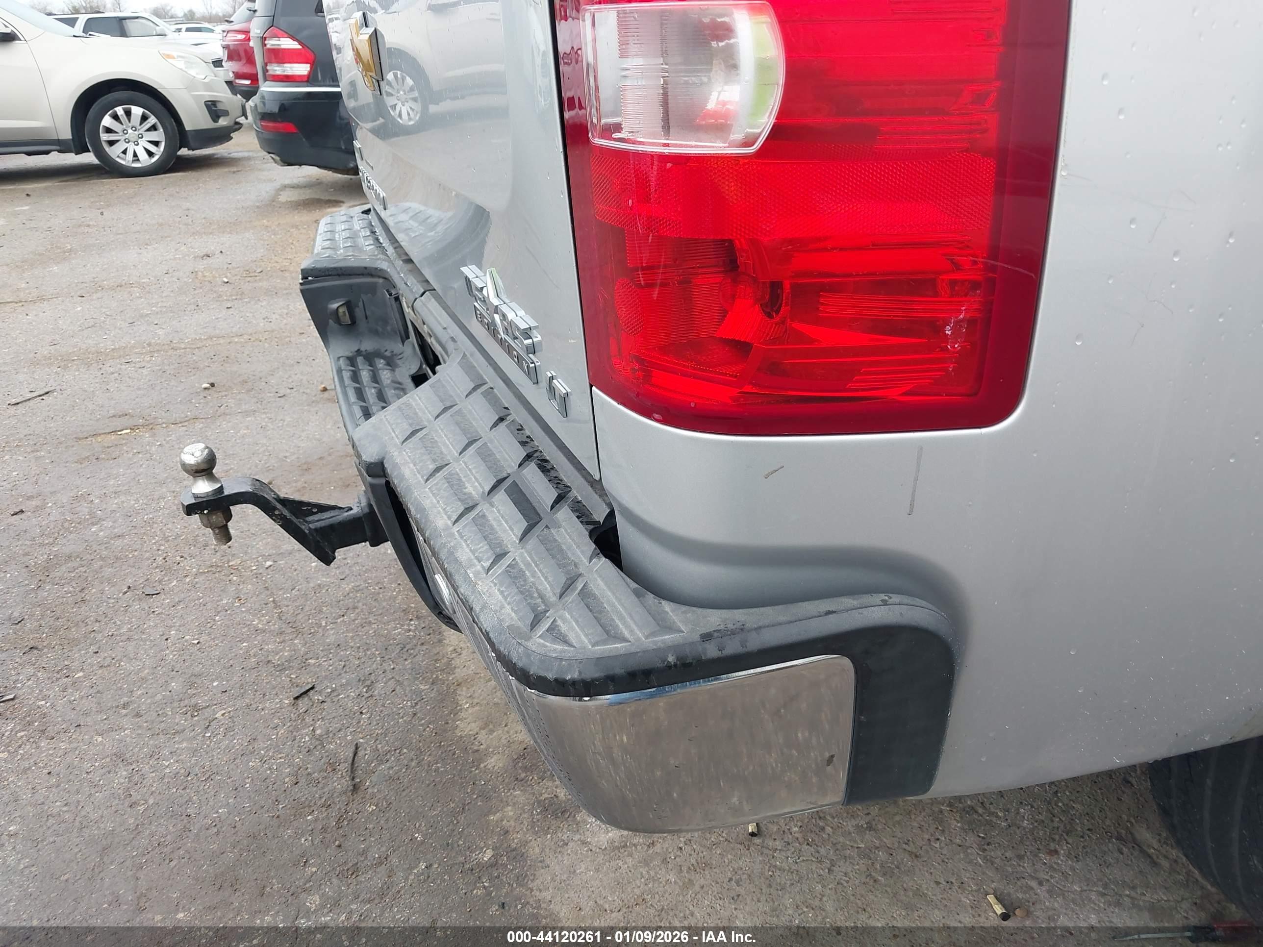 CHEVROLET SILVERADO image 6