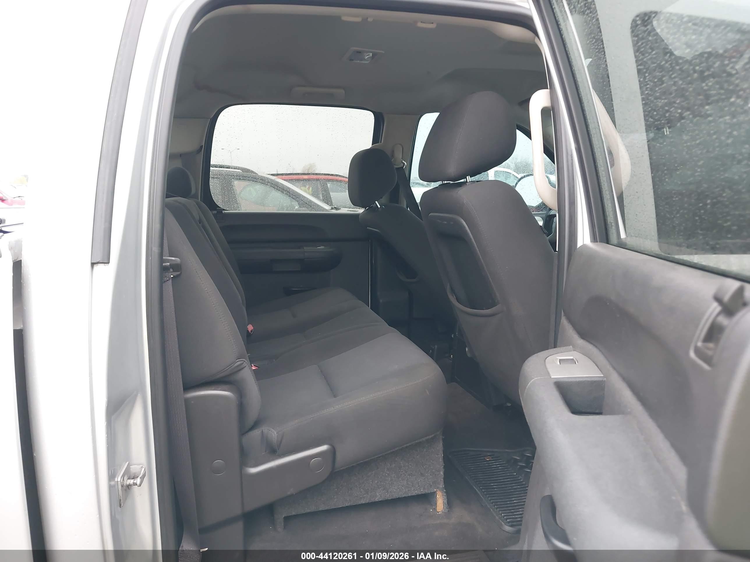 CHEVROLET SILVERADO image 8