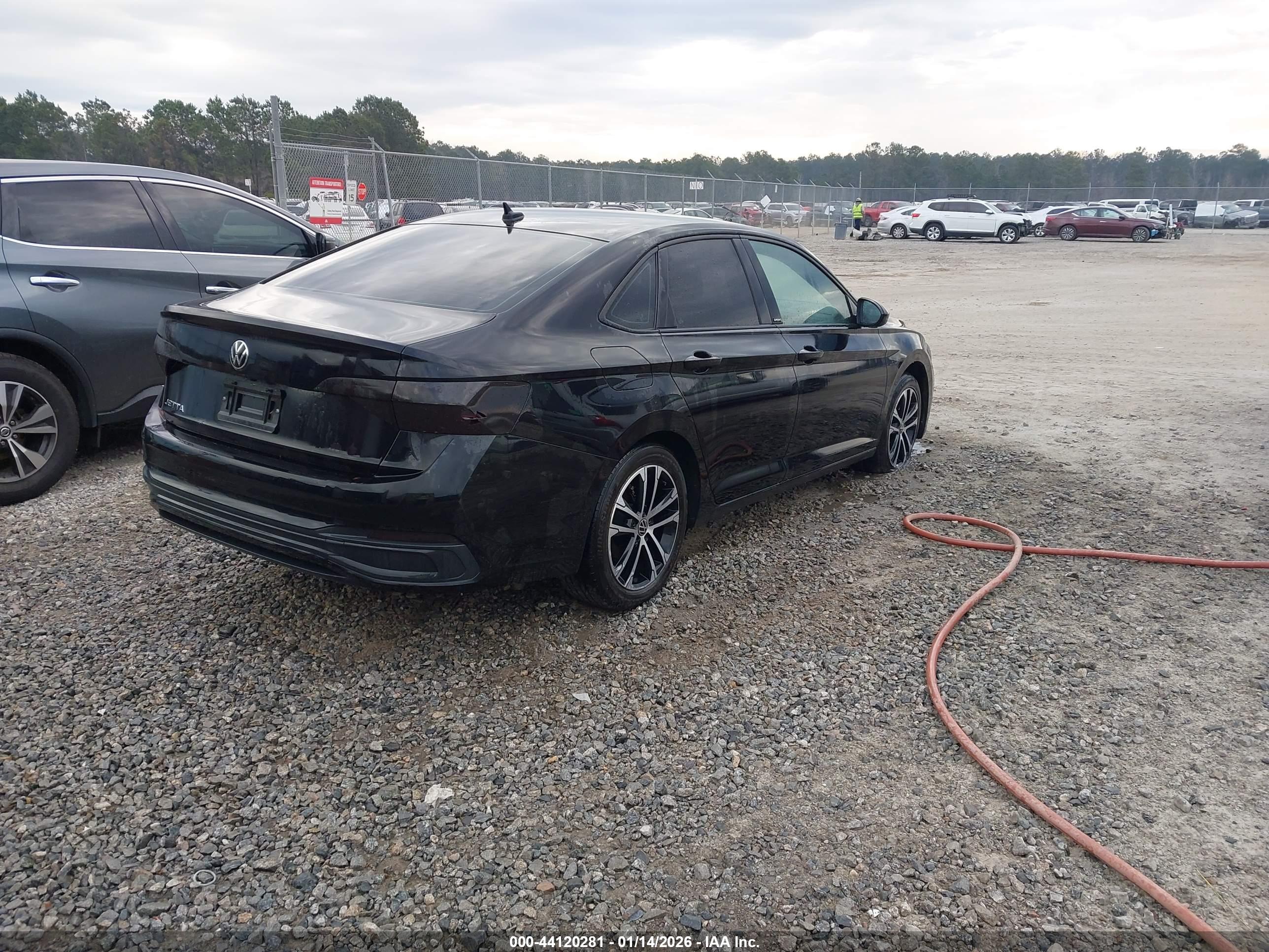 VOLKSWAGEN JETTA image 4