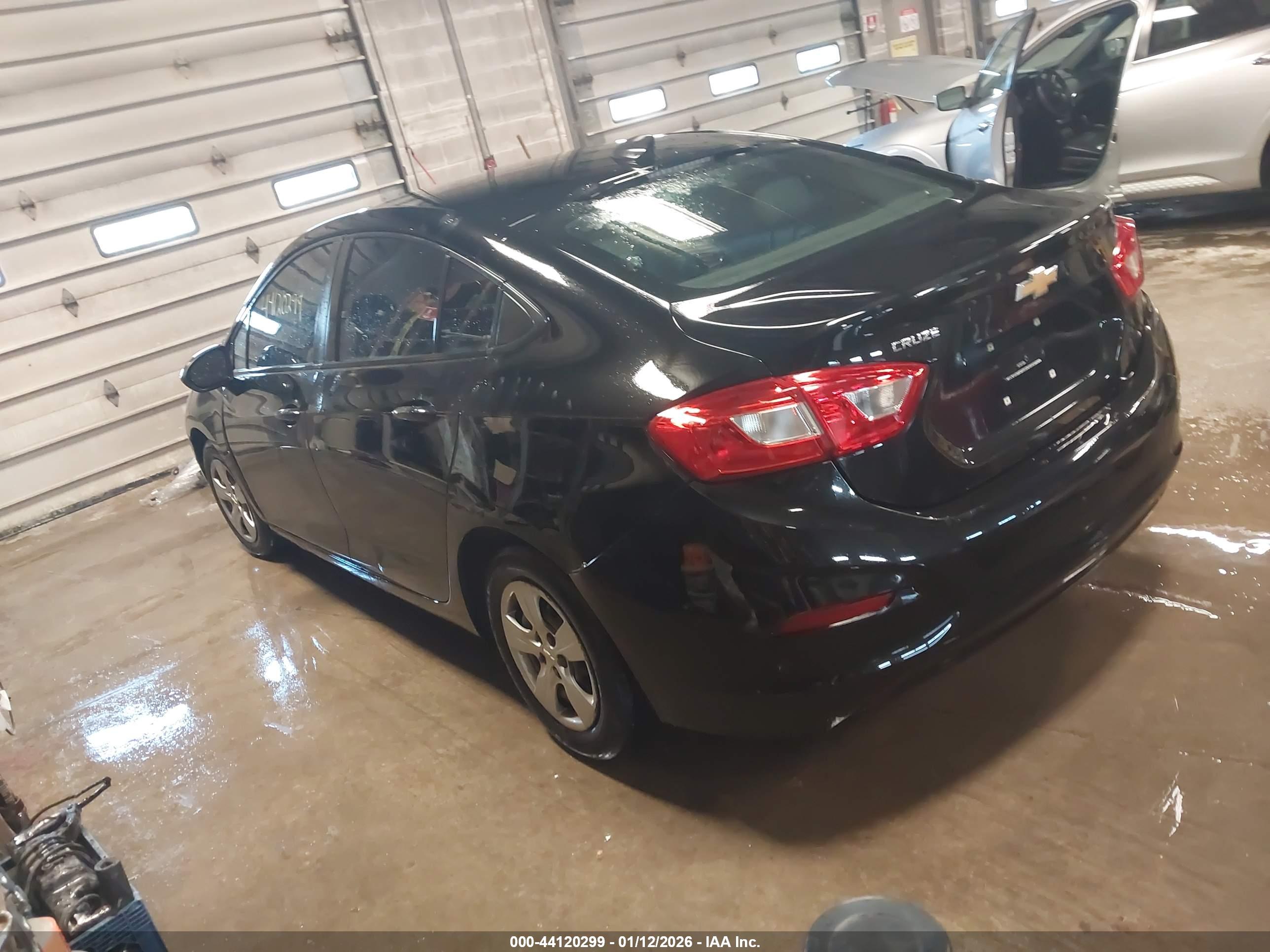 CHEVROLET CRUZE image 3