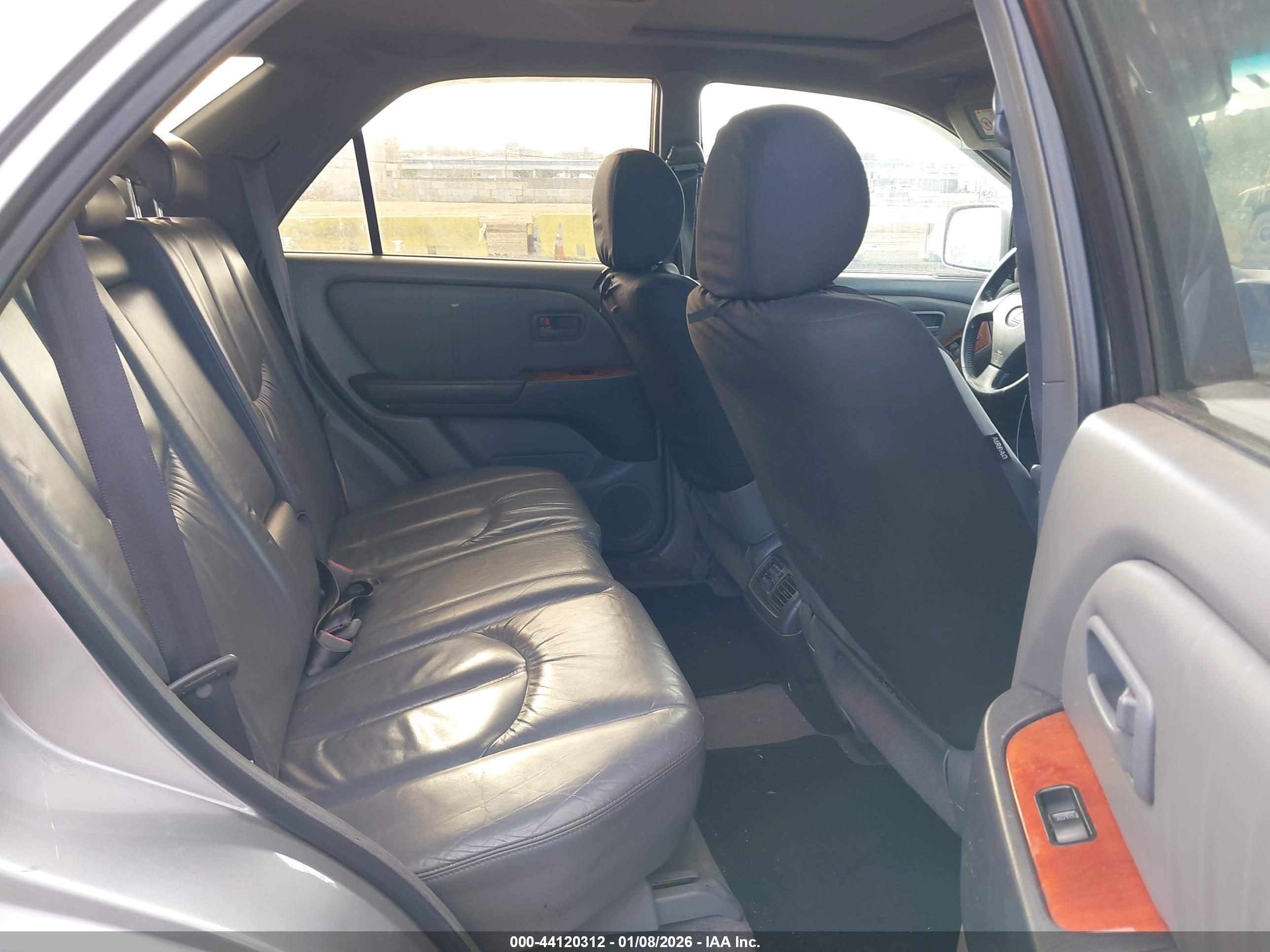 LEXUS RX image 8