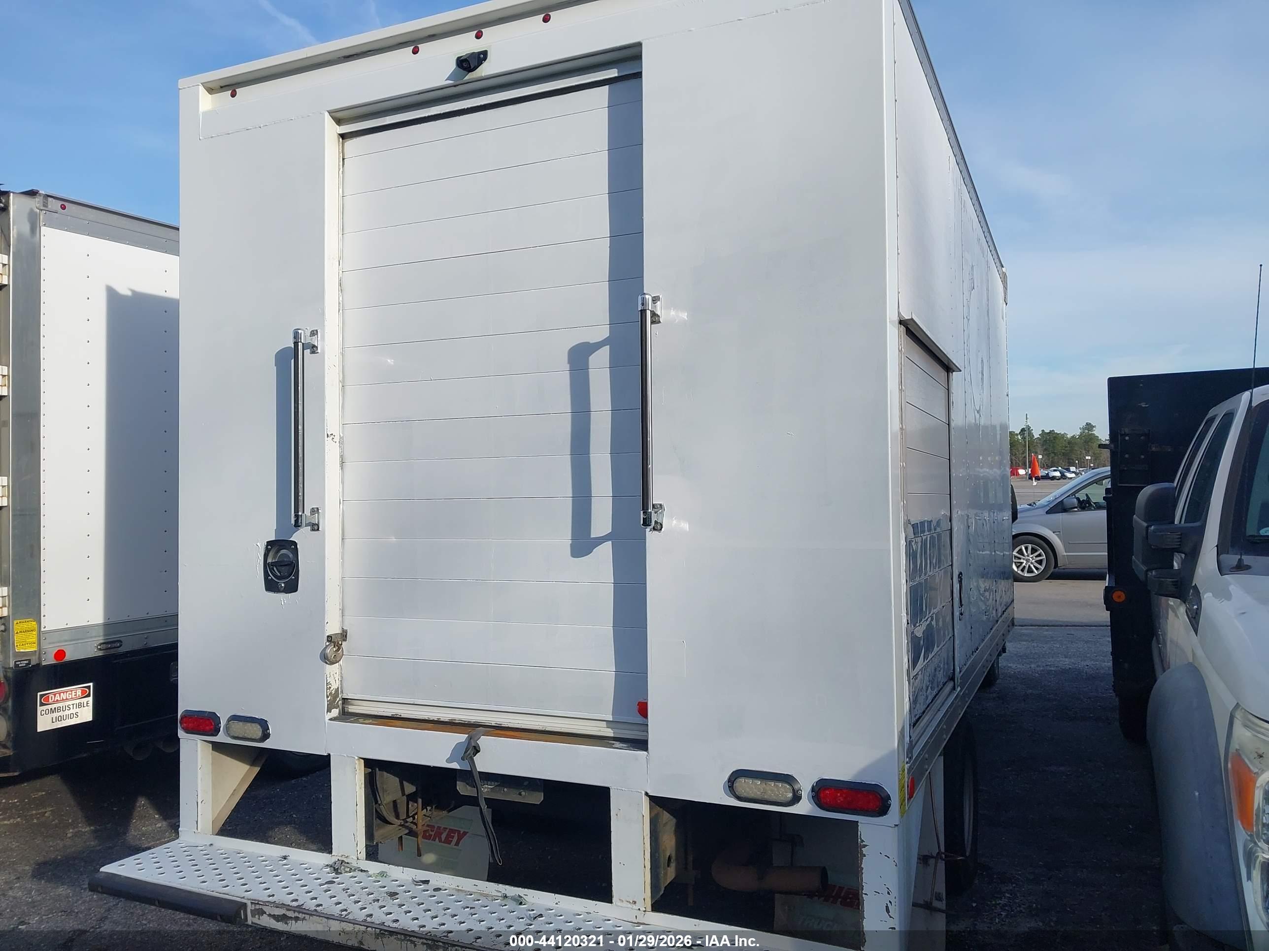 CHEVROLET EXPRESS image 4