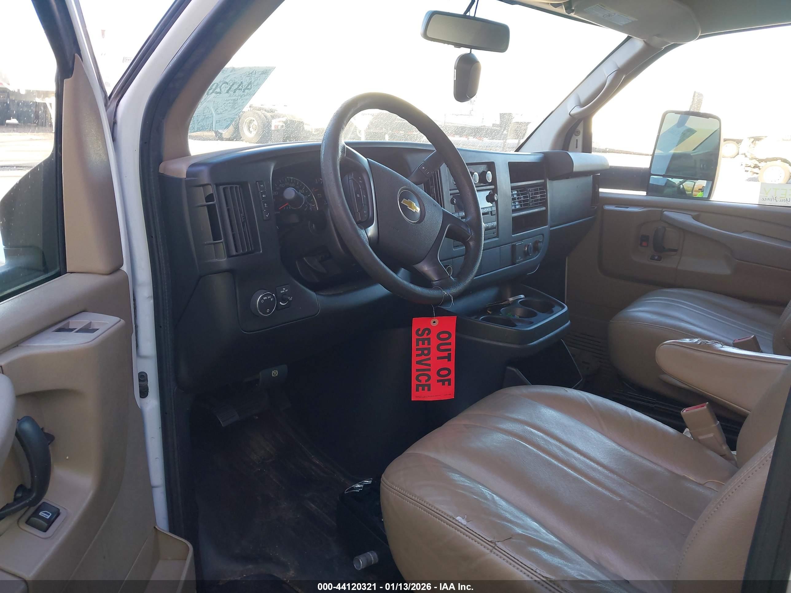 CHEVROLET EXPRESS image 8