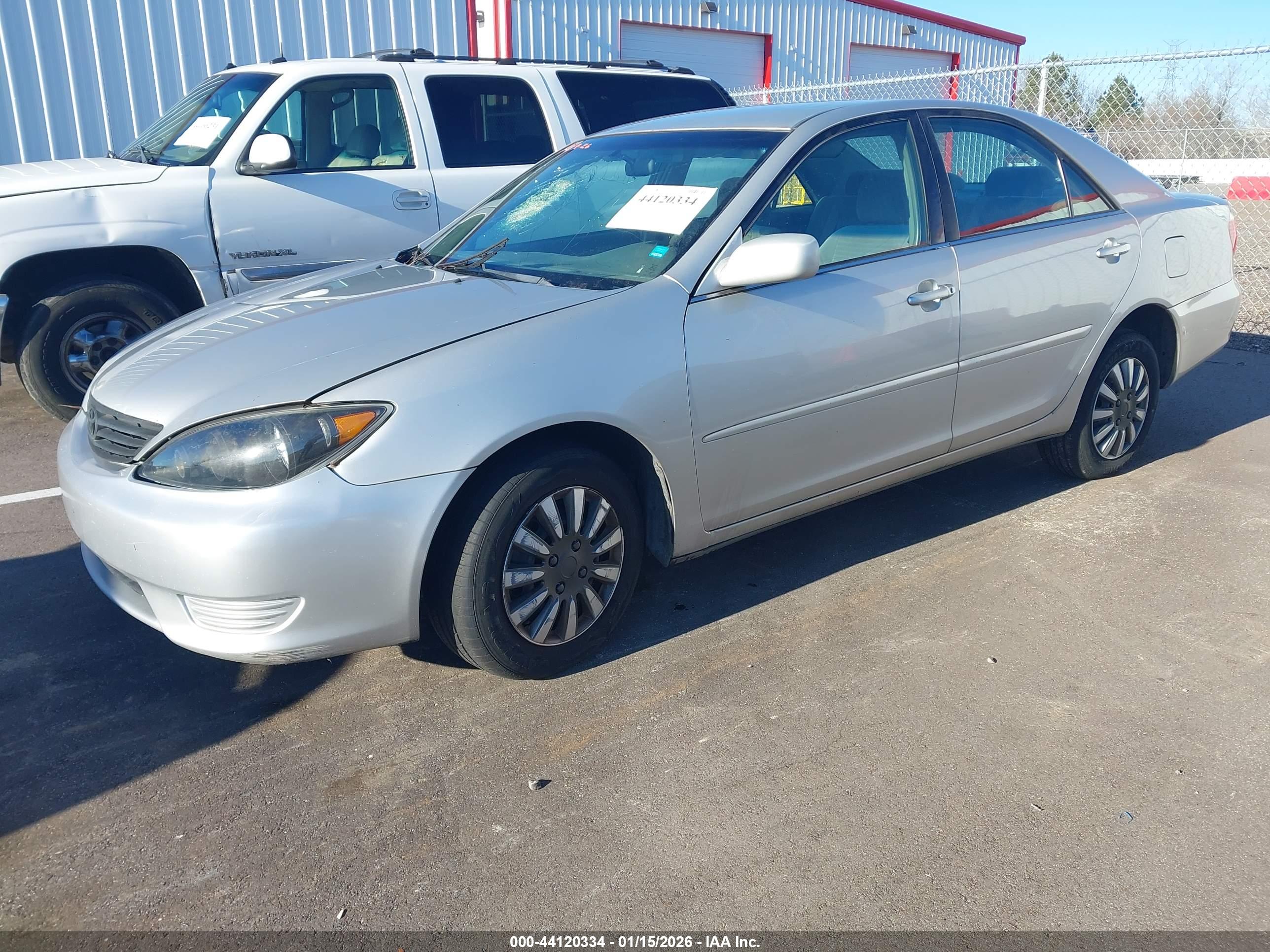 TOYOTA CAMRY image 2