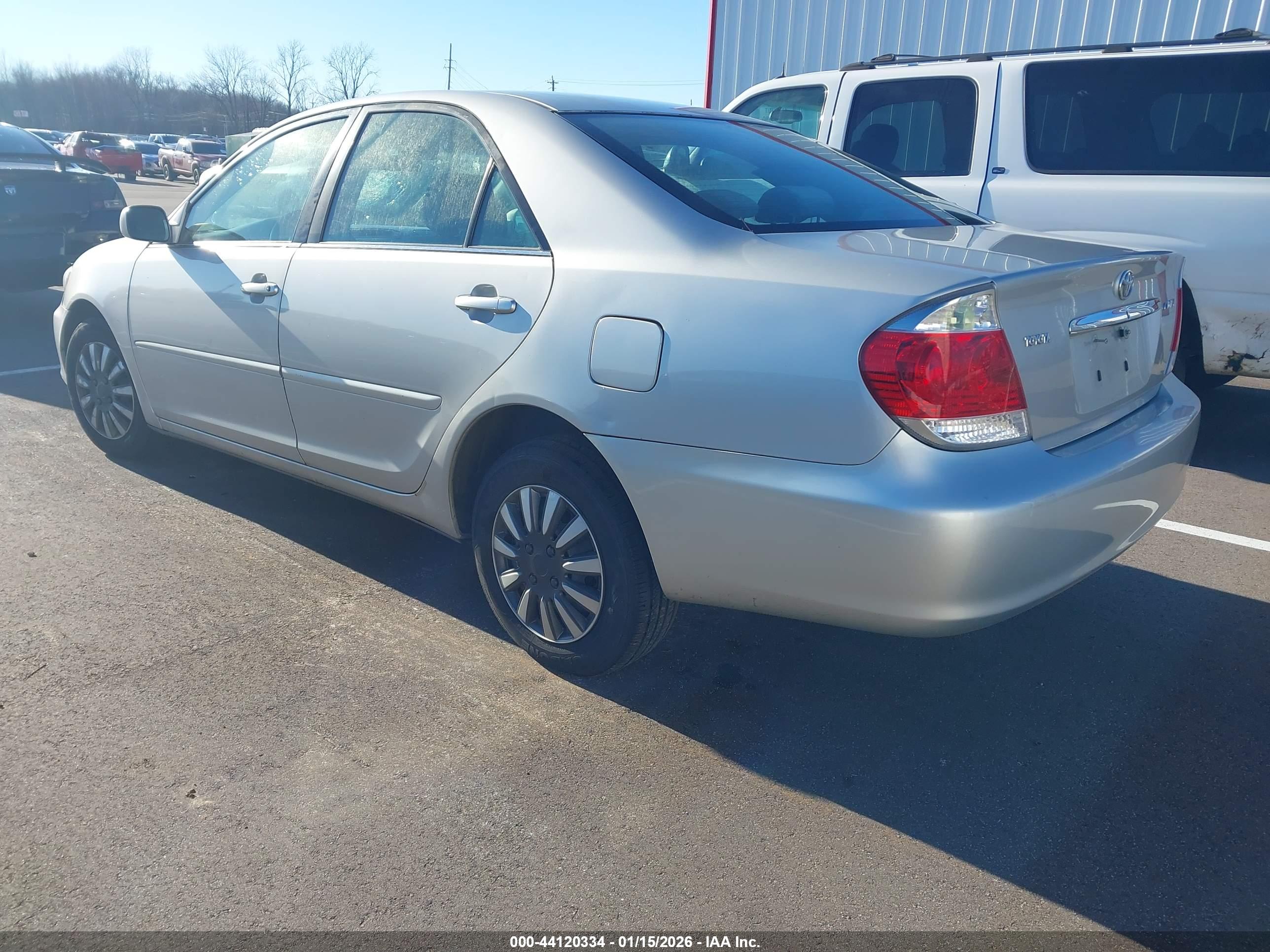 TOYOTA CAMRY image 3