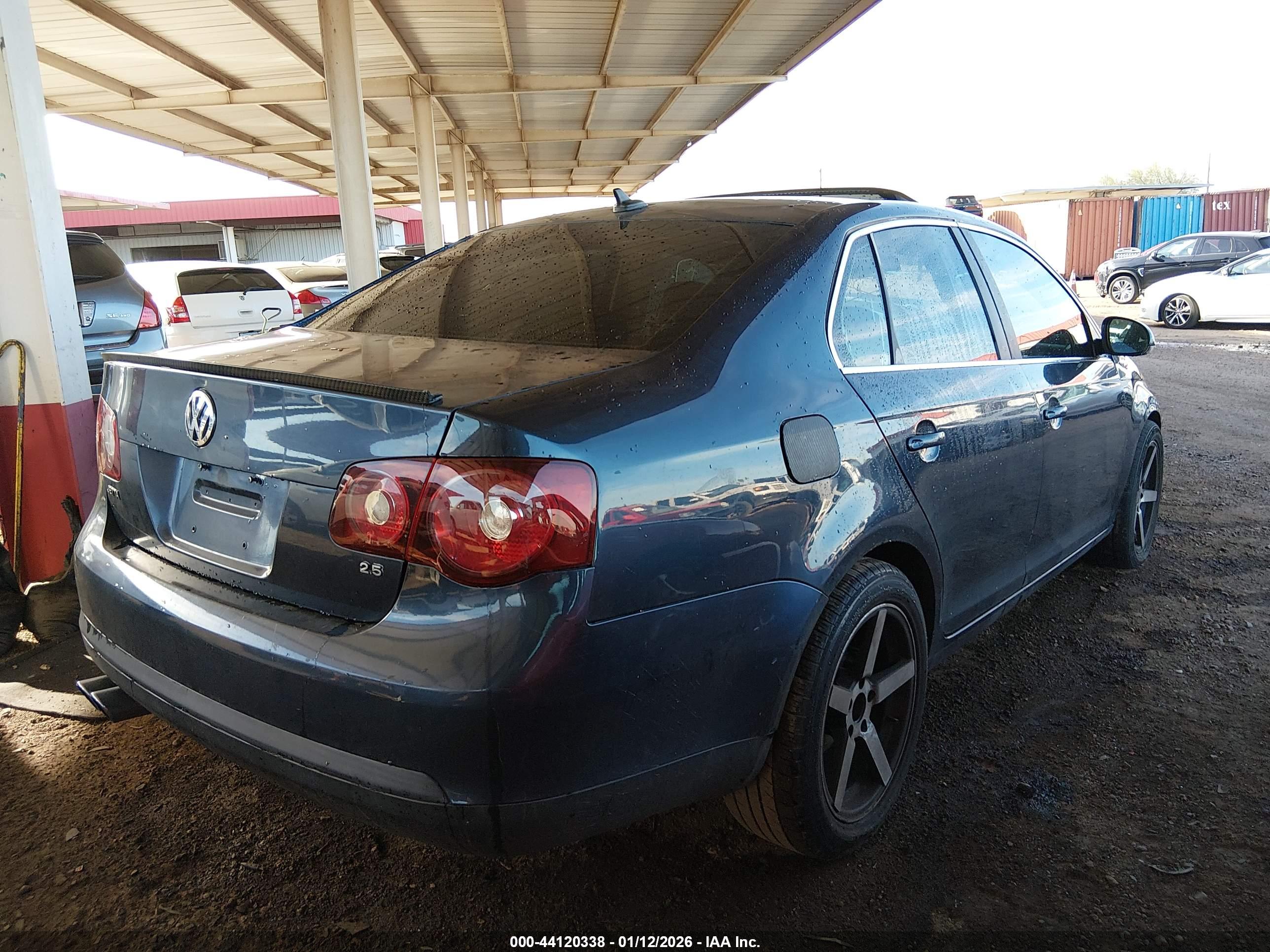 VOLKSWAGEN JETTA image 4