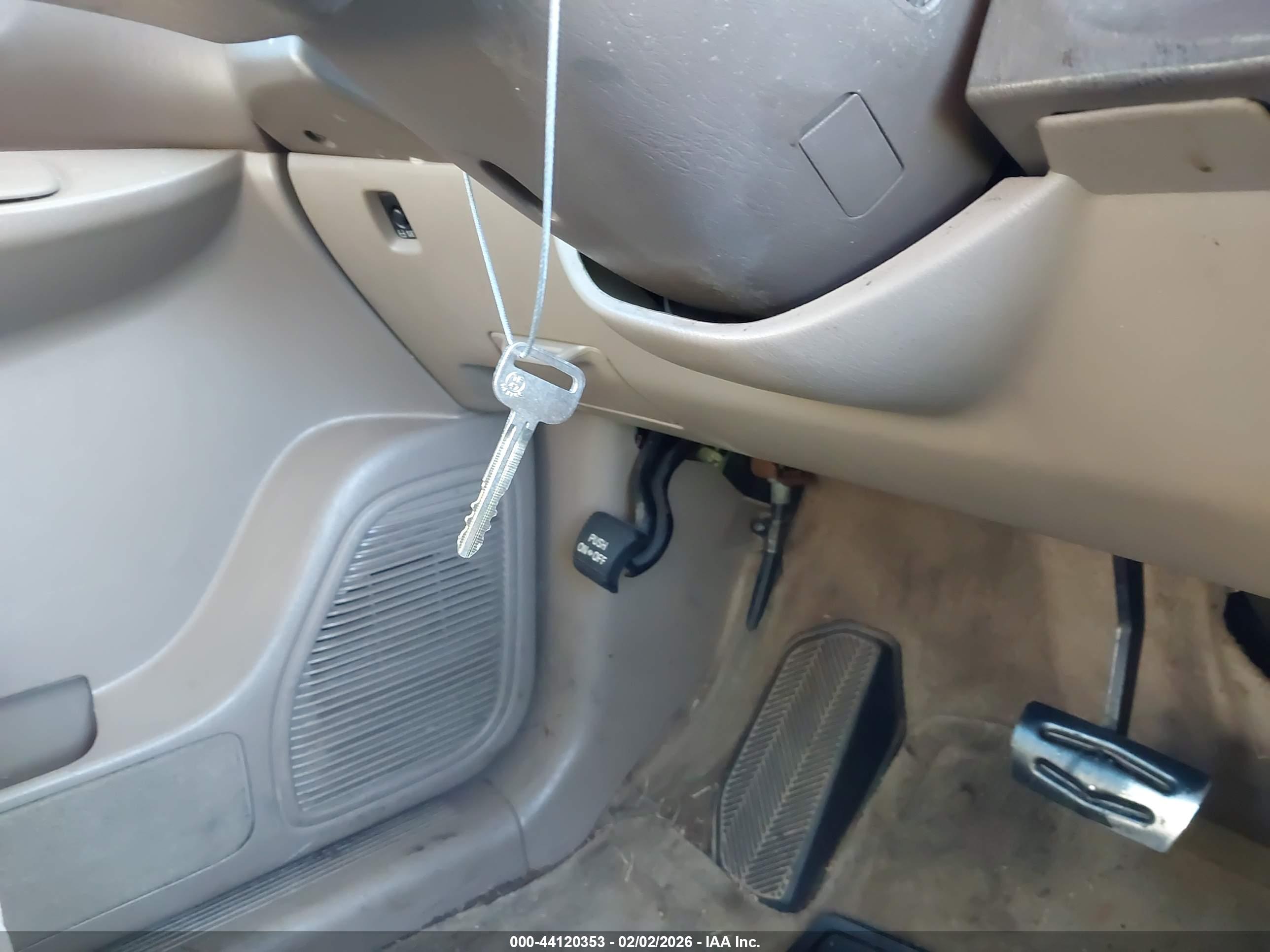 TOYOTA SIENNA image 11