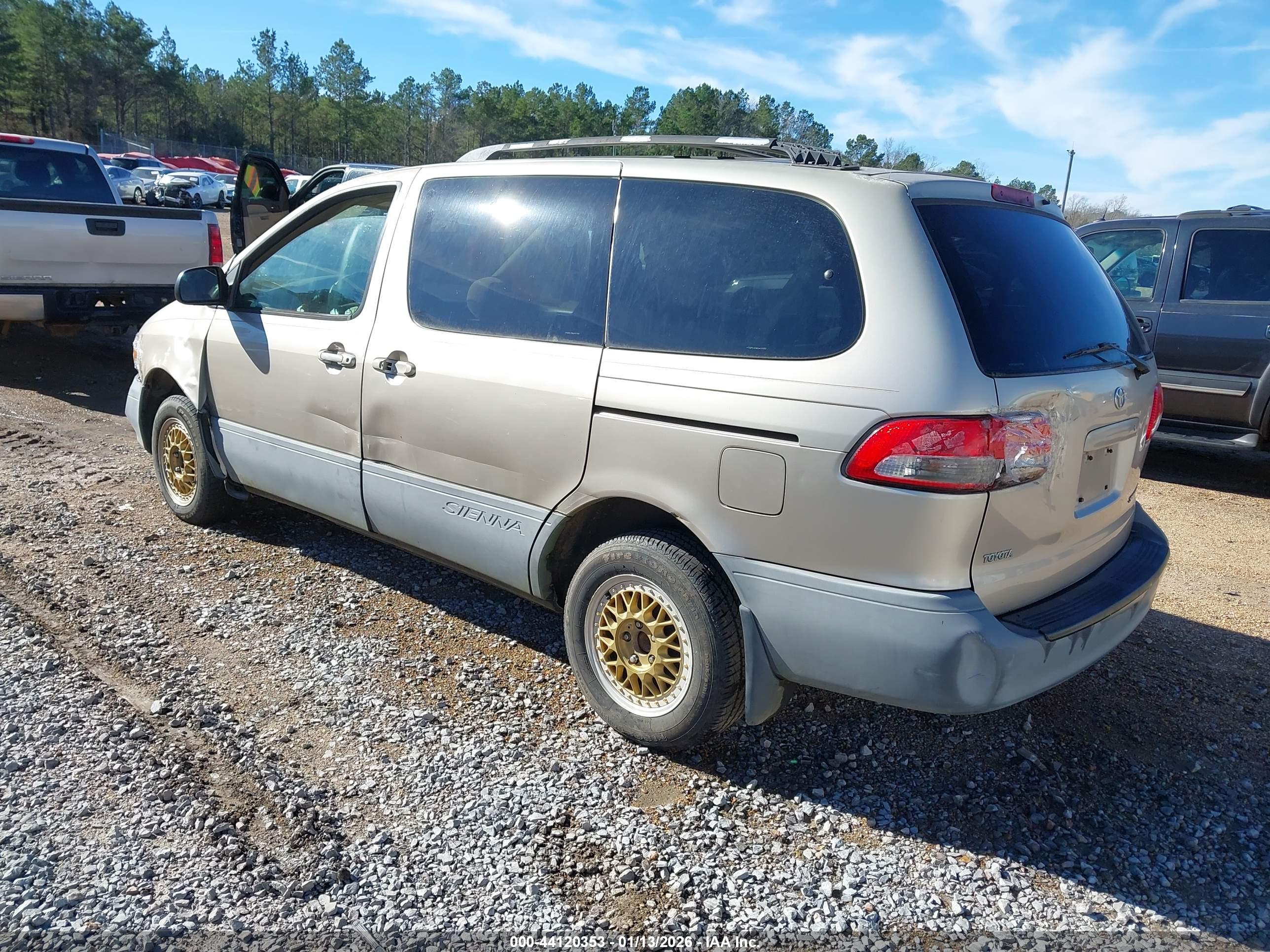 TOYOTA SIENNA image 3