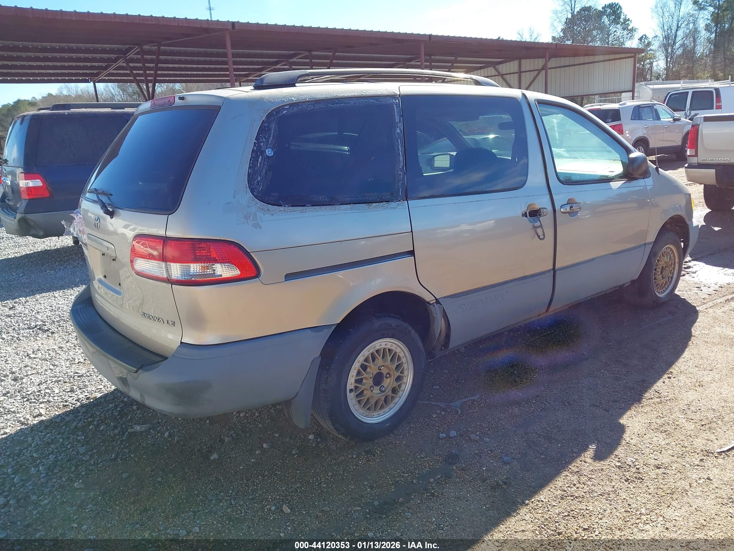 TOYOTA SIENNA image 4