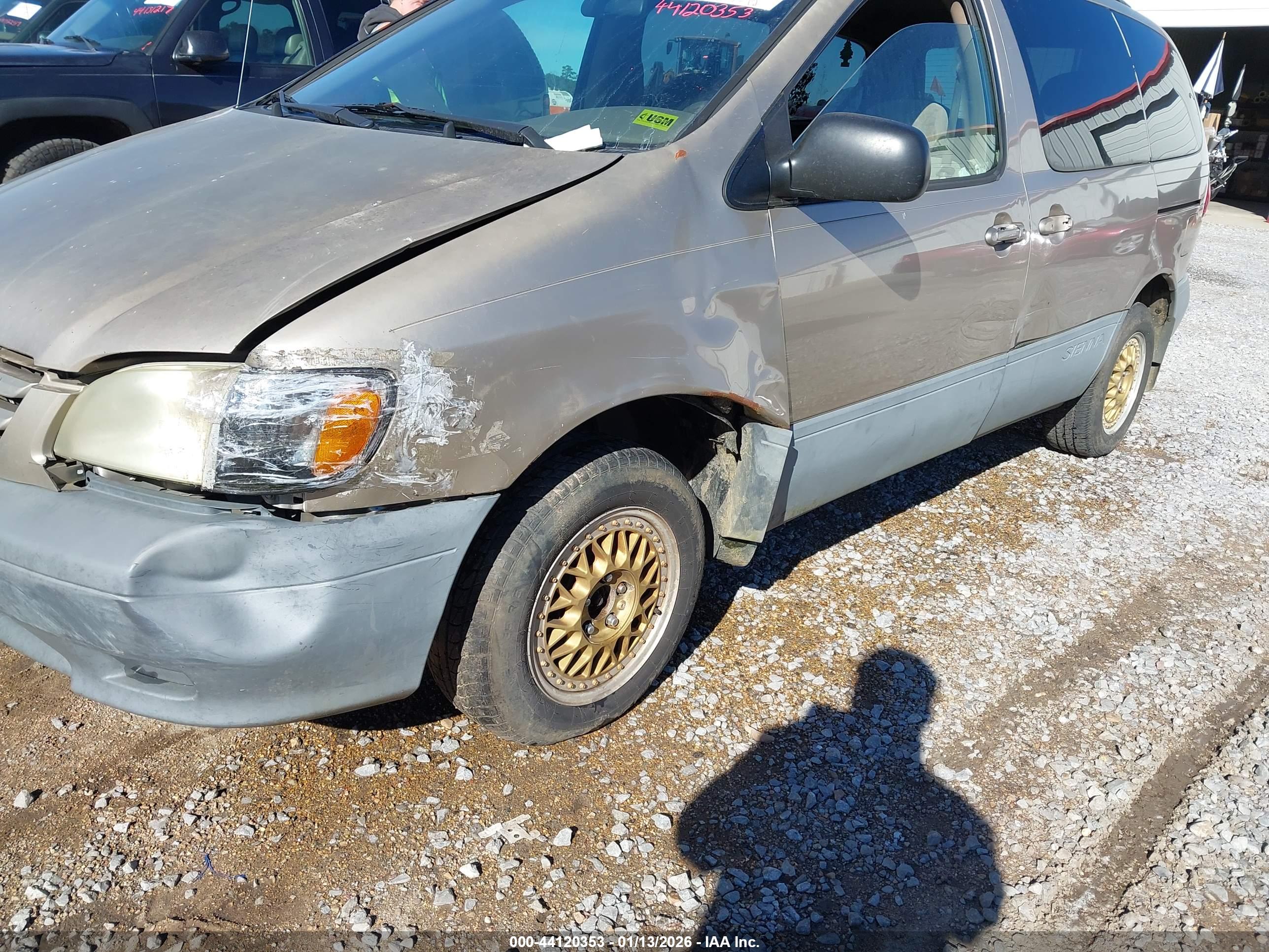 TOYOTA SIENNA image 6