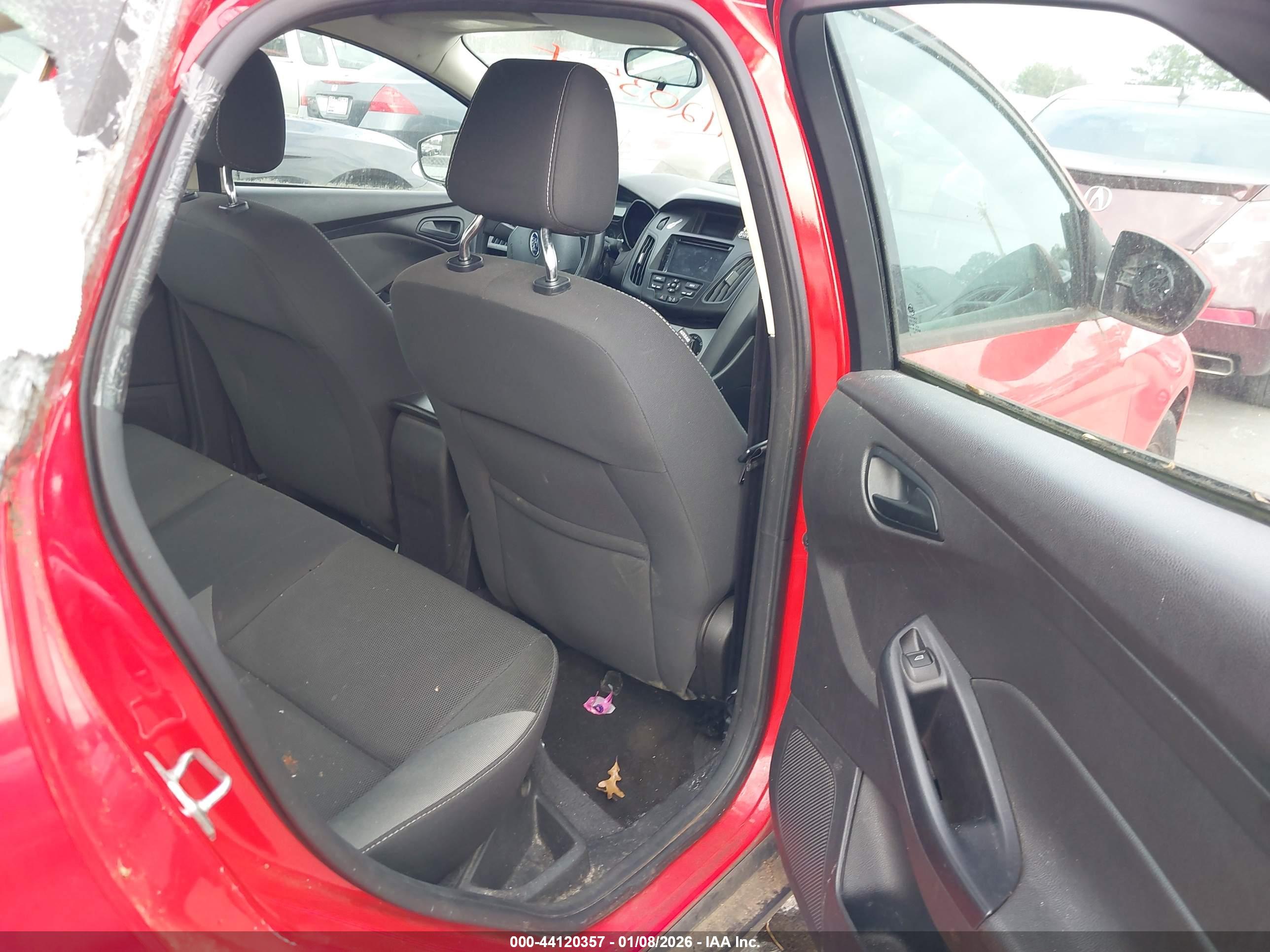 FORD FOCUS image 8