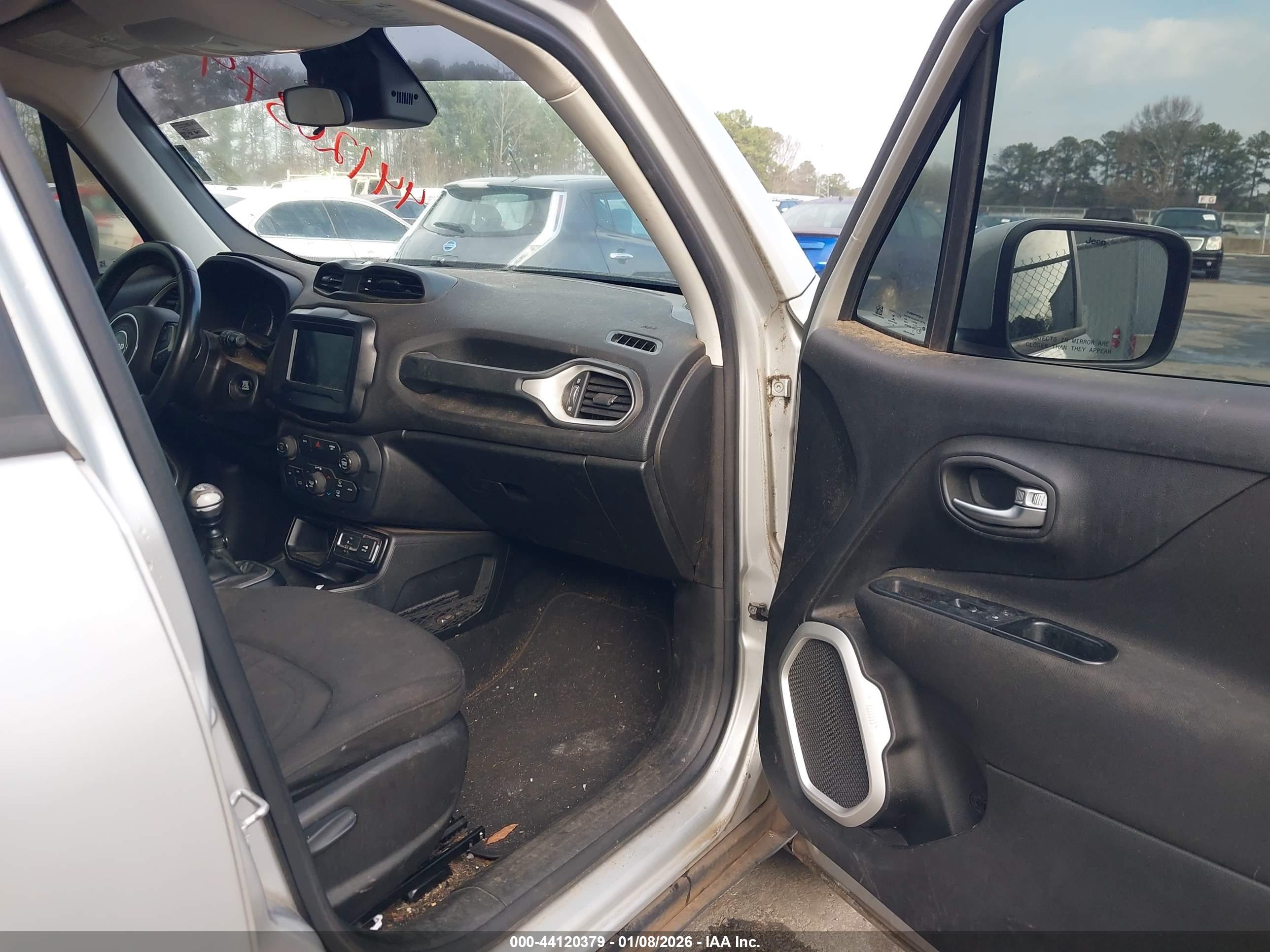 JEEP RENEGADE image 5