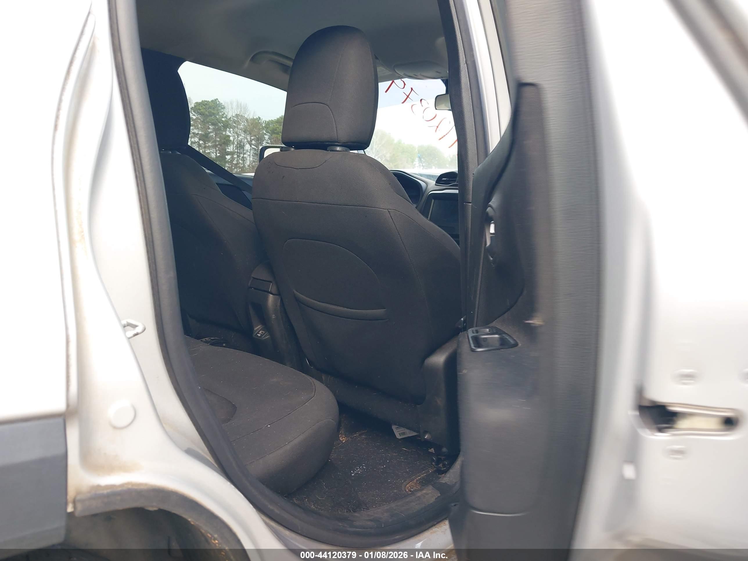 JEEP RENEGADE image 8
