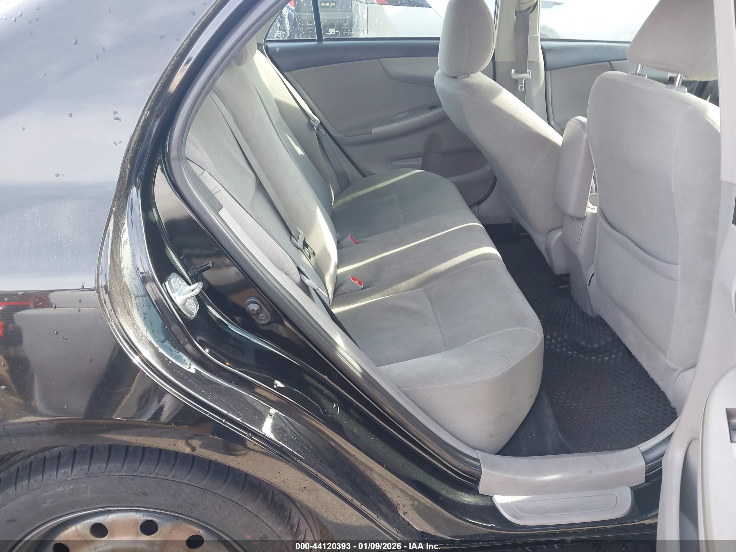 TOYOTA COROLLA image 8