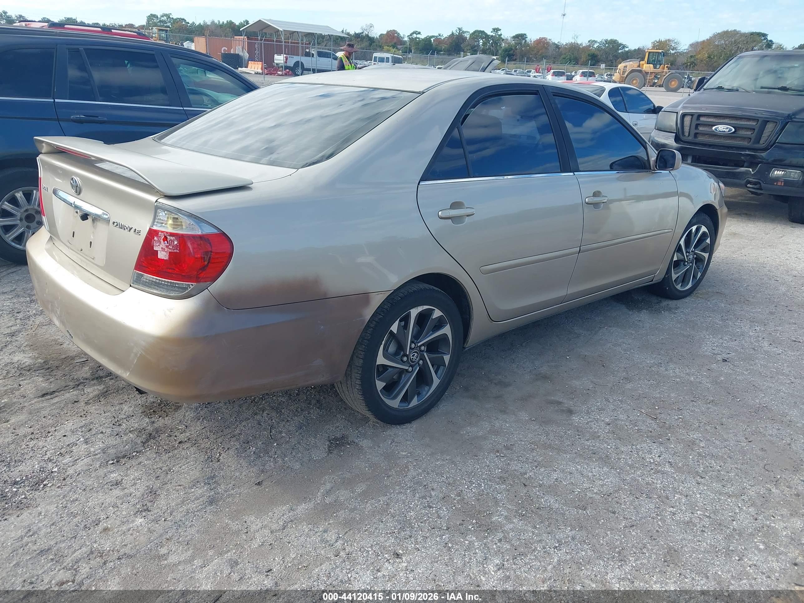 TOYOTA CAMRY image 4