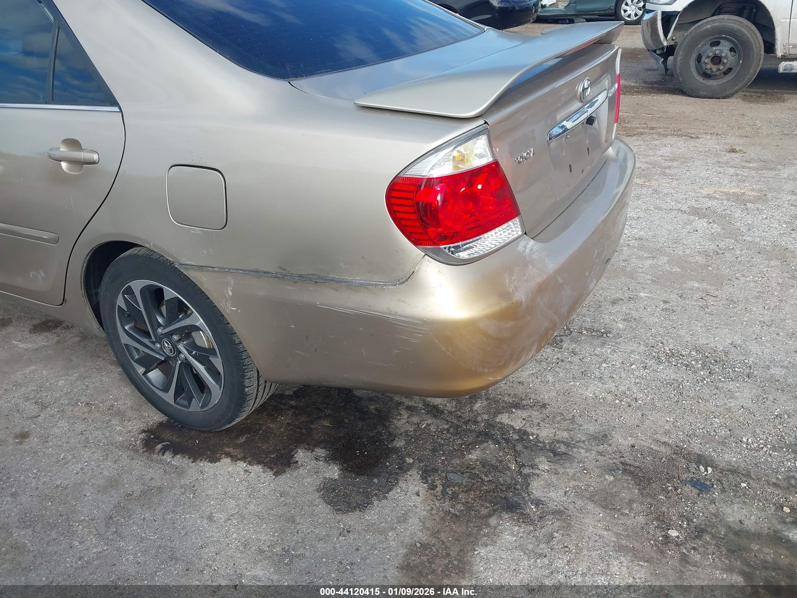 TOYOTA CAMRY image 6
