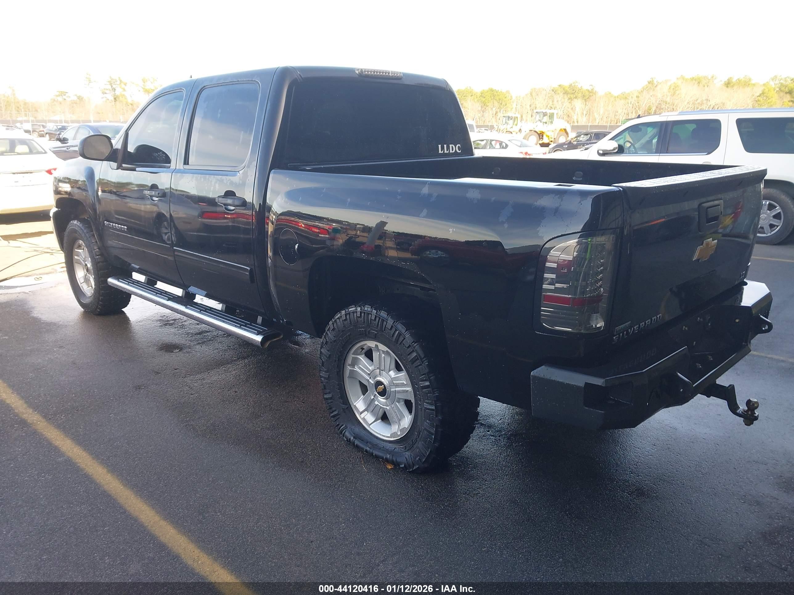 CHEVROLET SILVERADO image 3