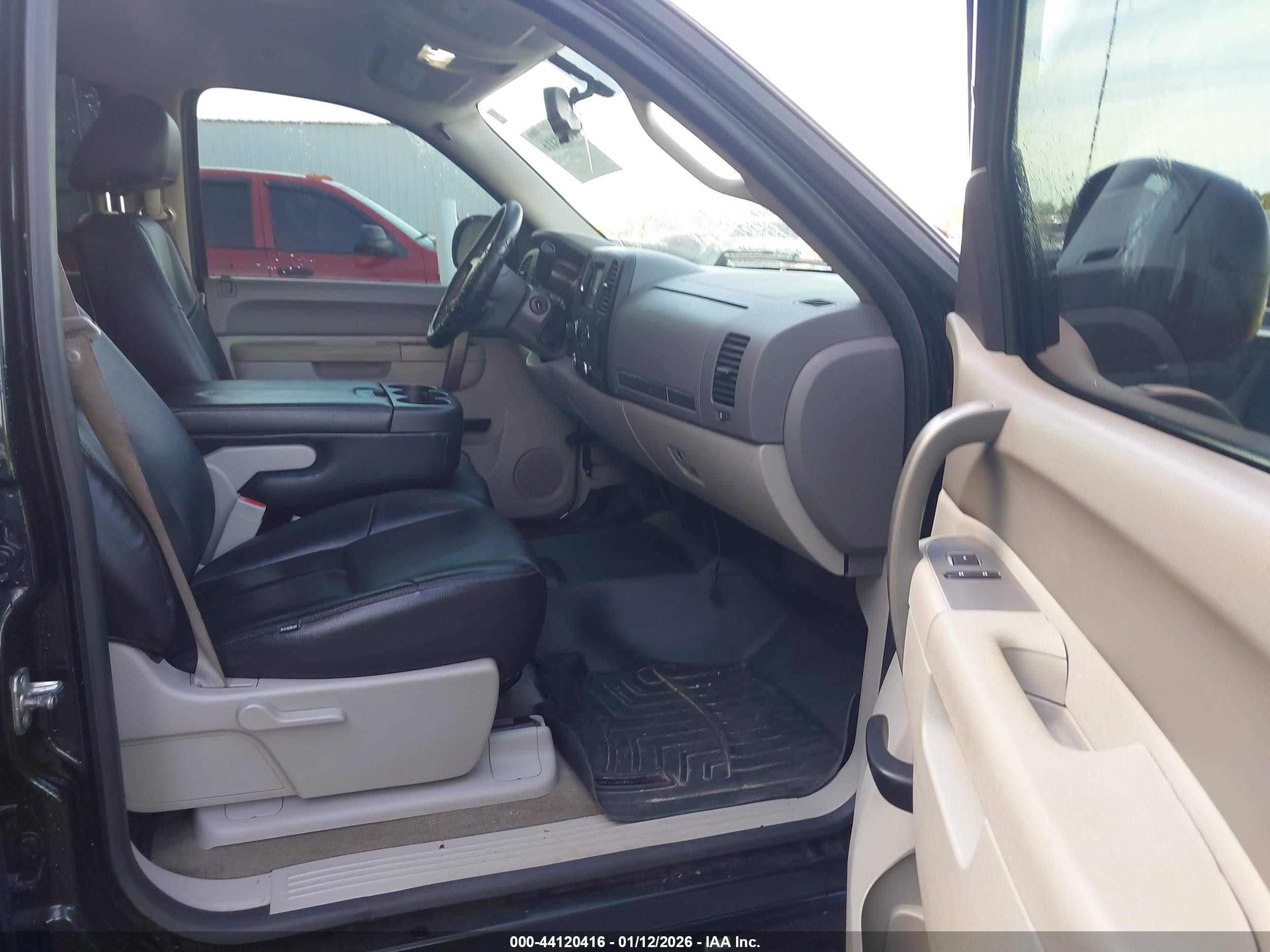 CHEVROLET SILVERADO image 5