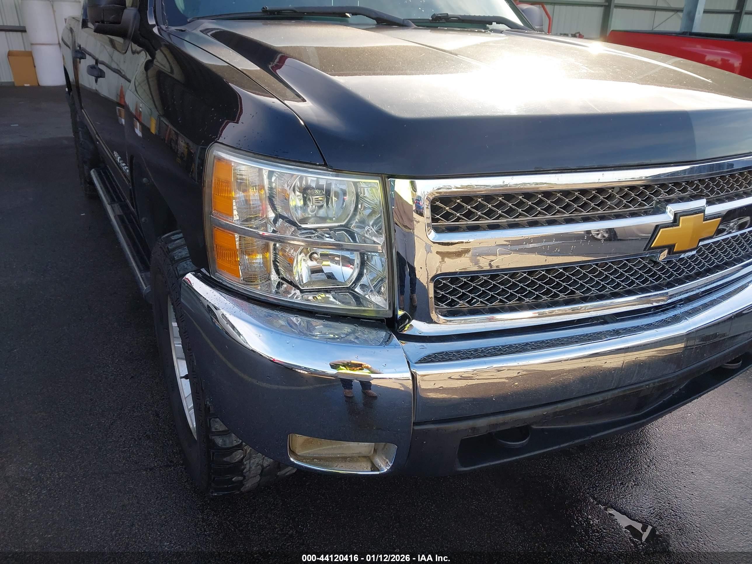 CHEVROLET SILVERADO image 6