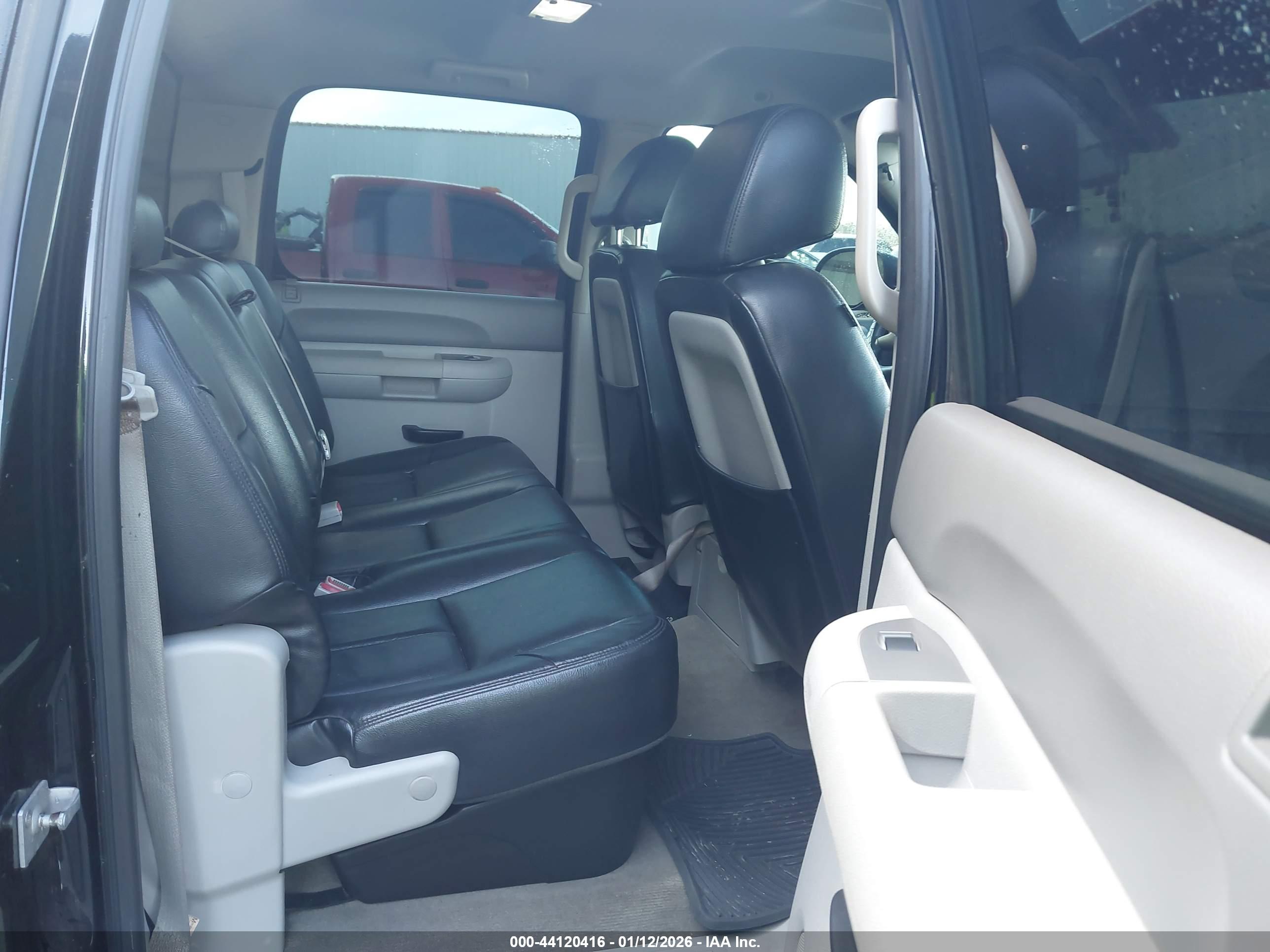 CHEVROLET SILVERADO image 8