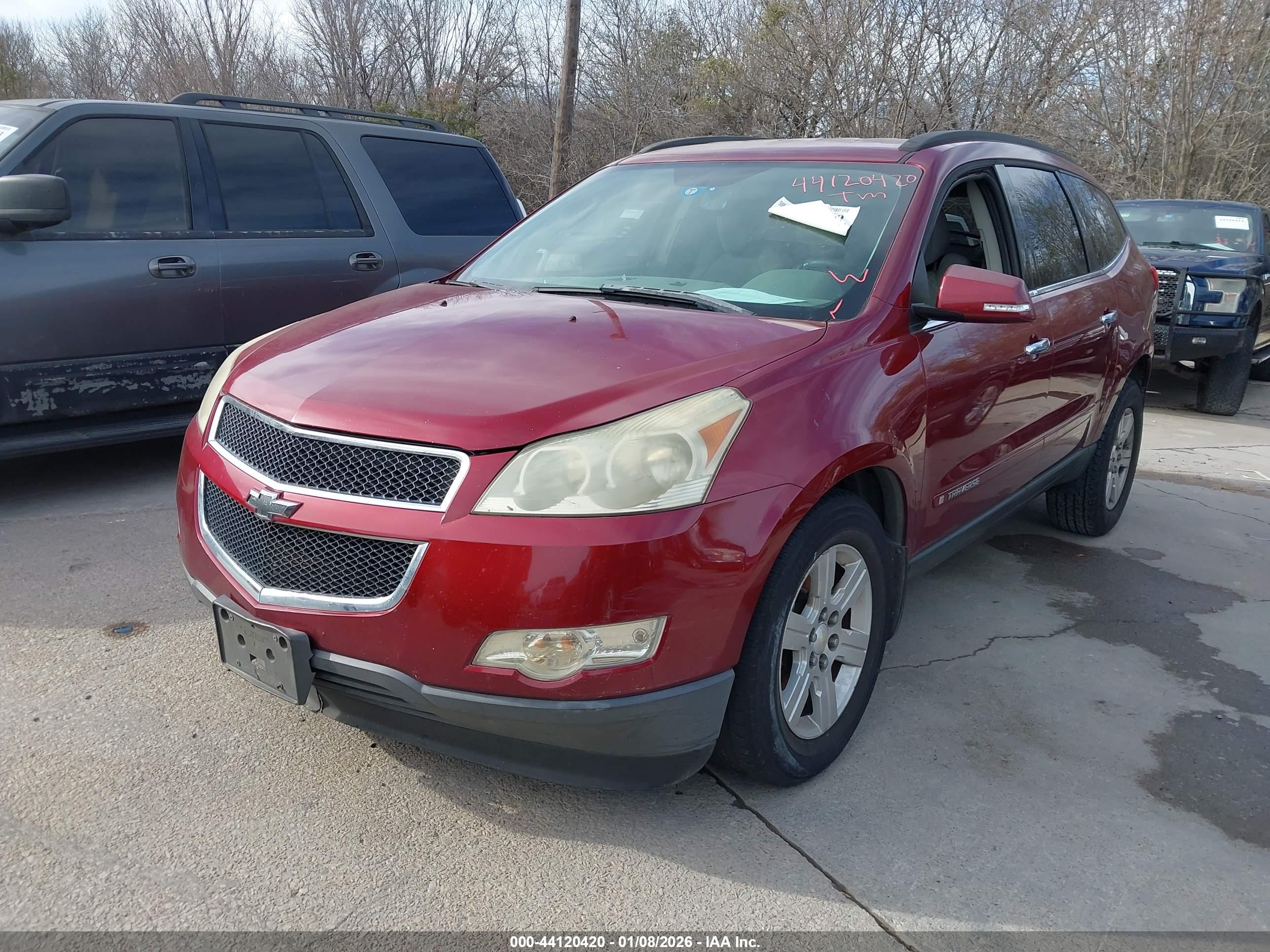 CHEVROLET TRAVERSE image 2