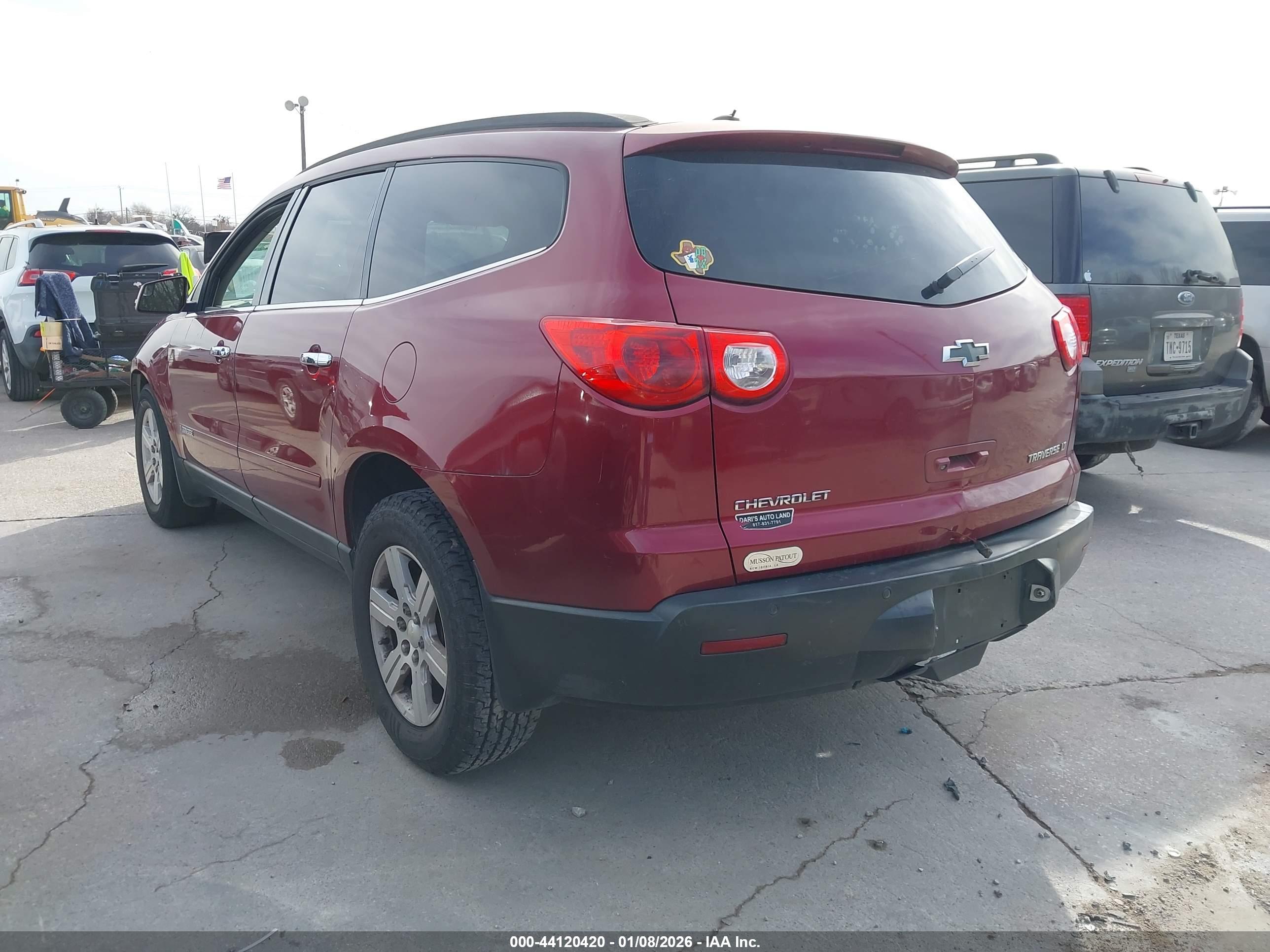 CHEVROLET TRAVERSE image 3