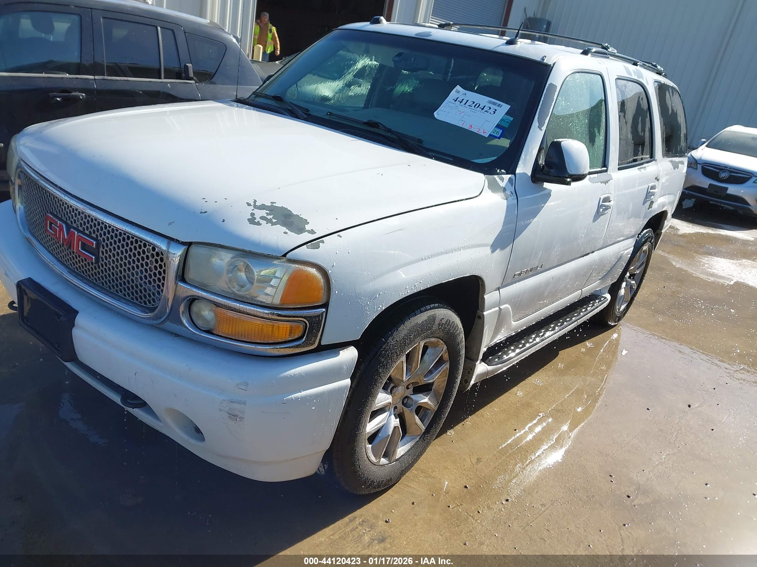 GMC YUKON image 2