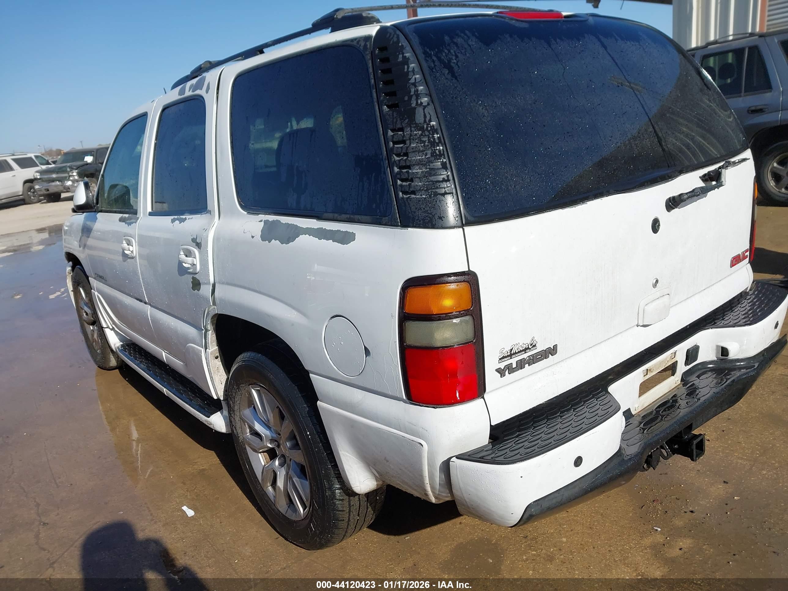 GMC YUKON image 3