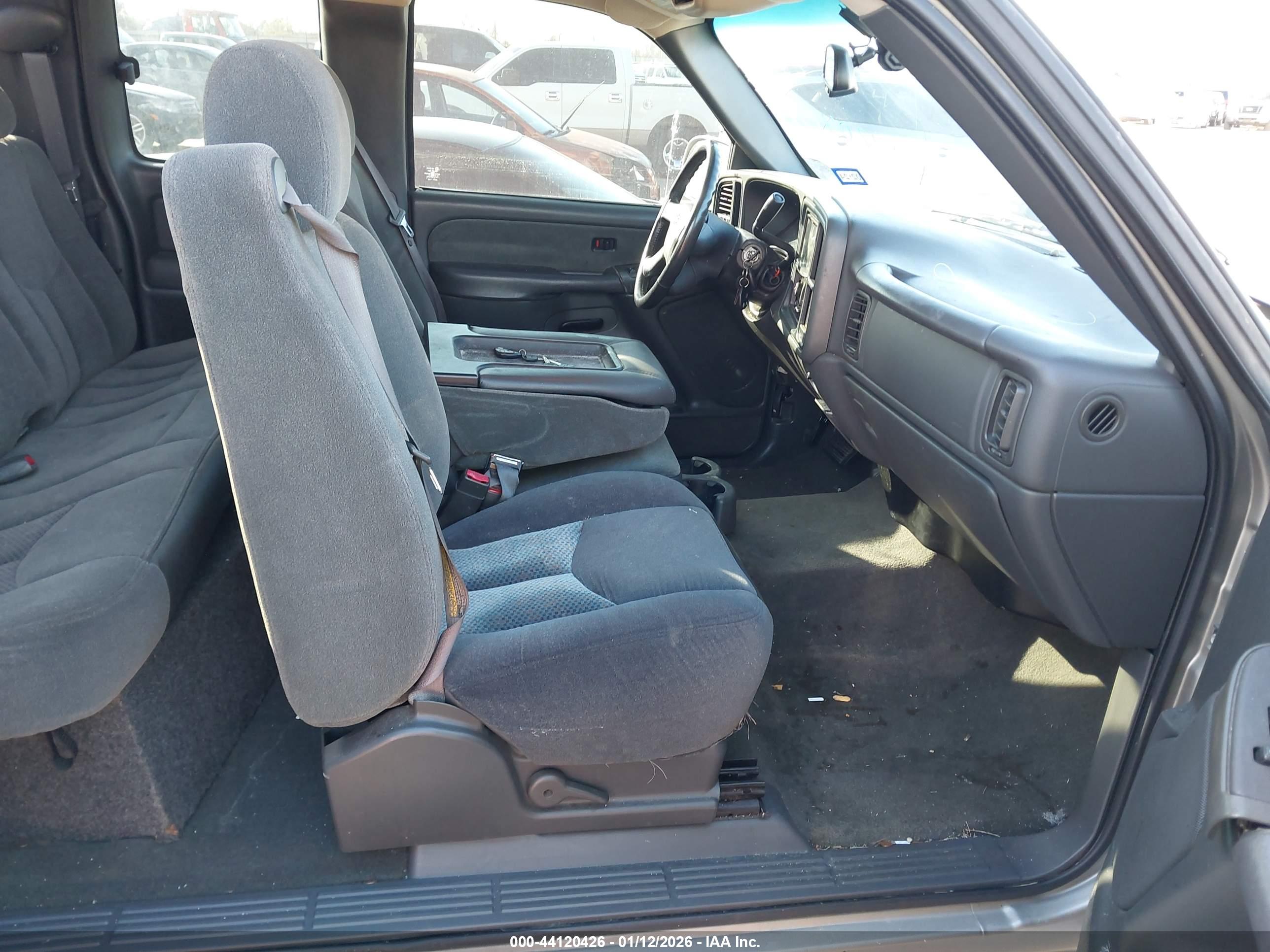 CHEVROLET SILVERADO image 5