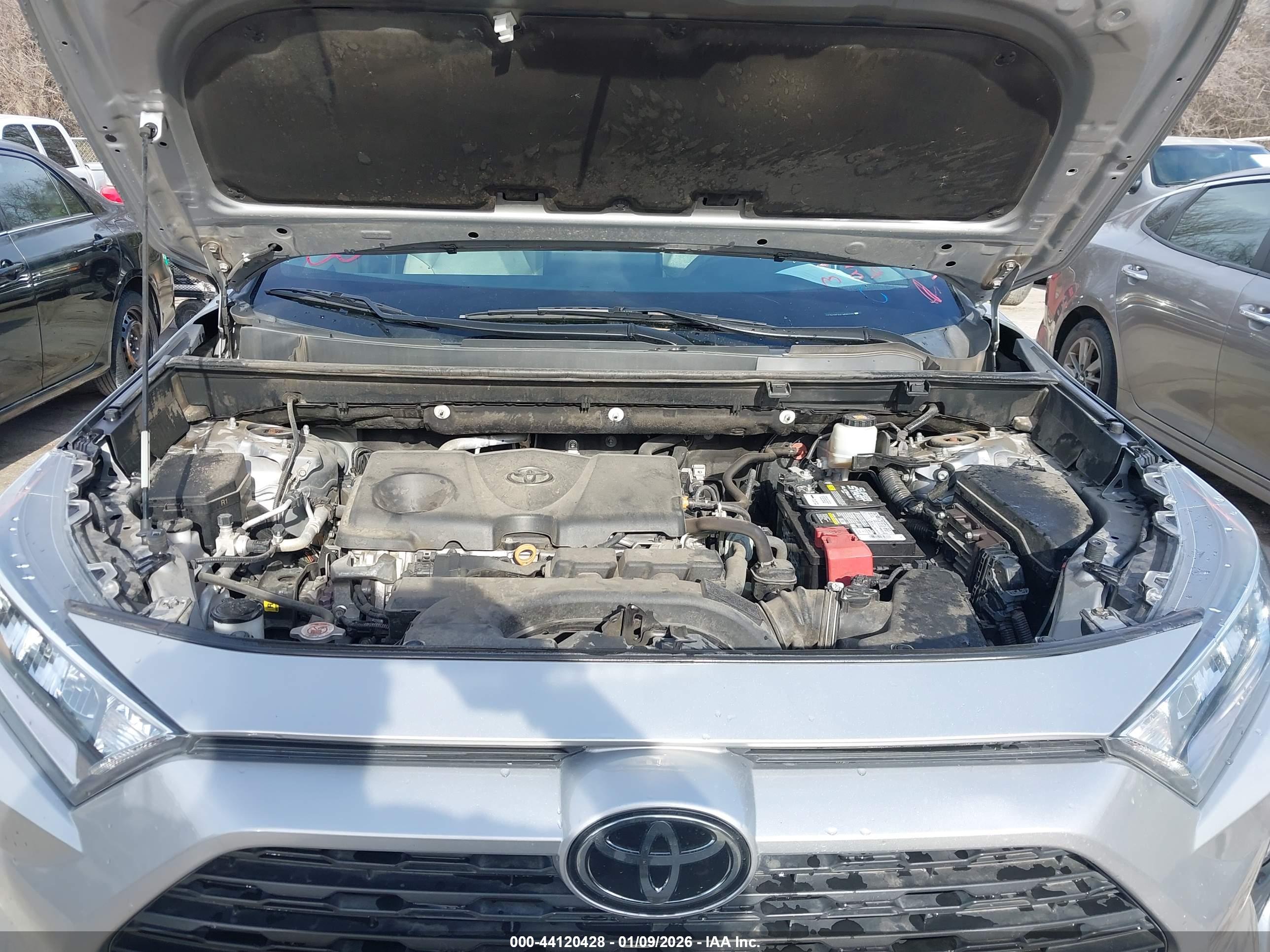 TOYOTA RAV4 image 10