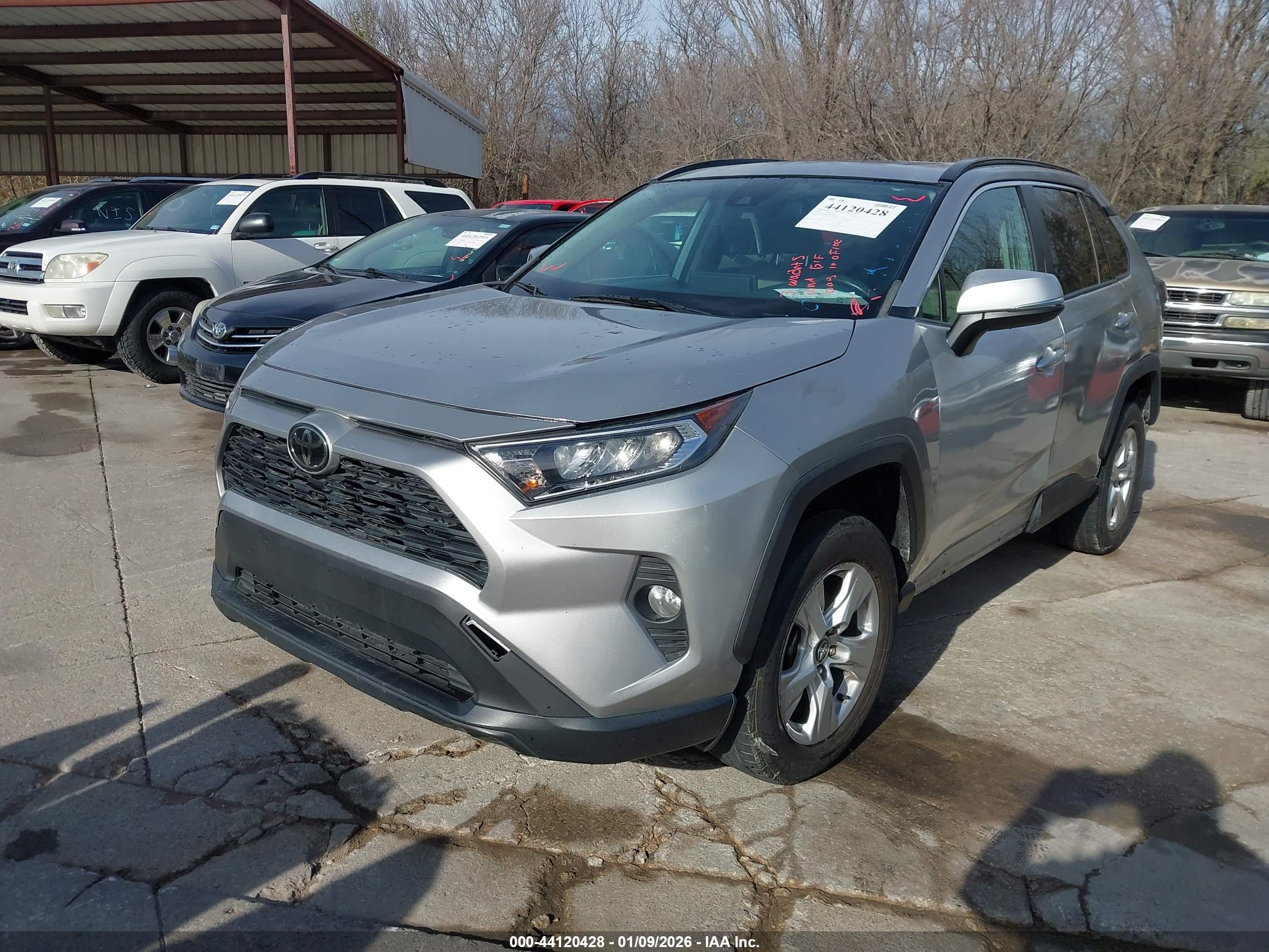 TOYOTA RAV4 image 2