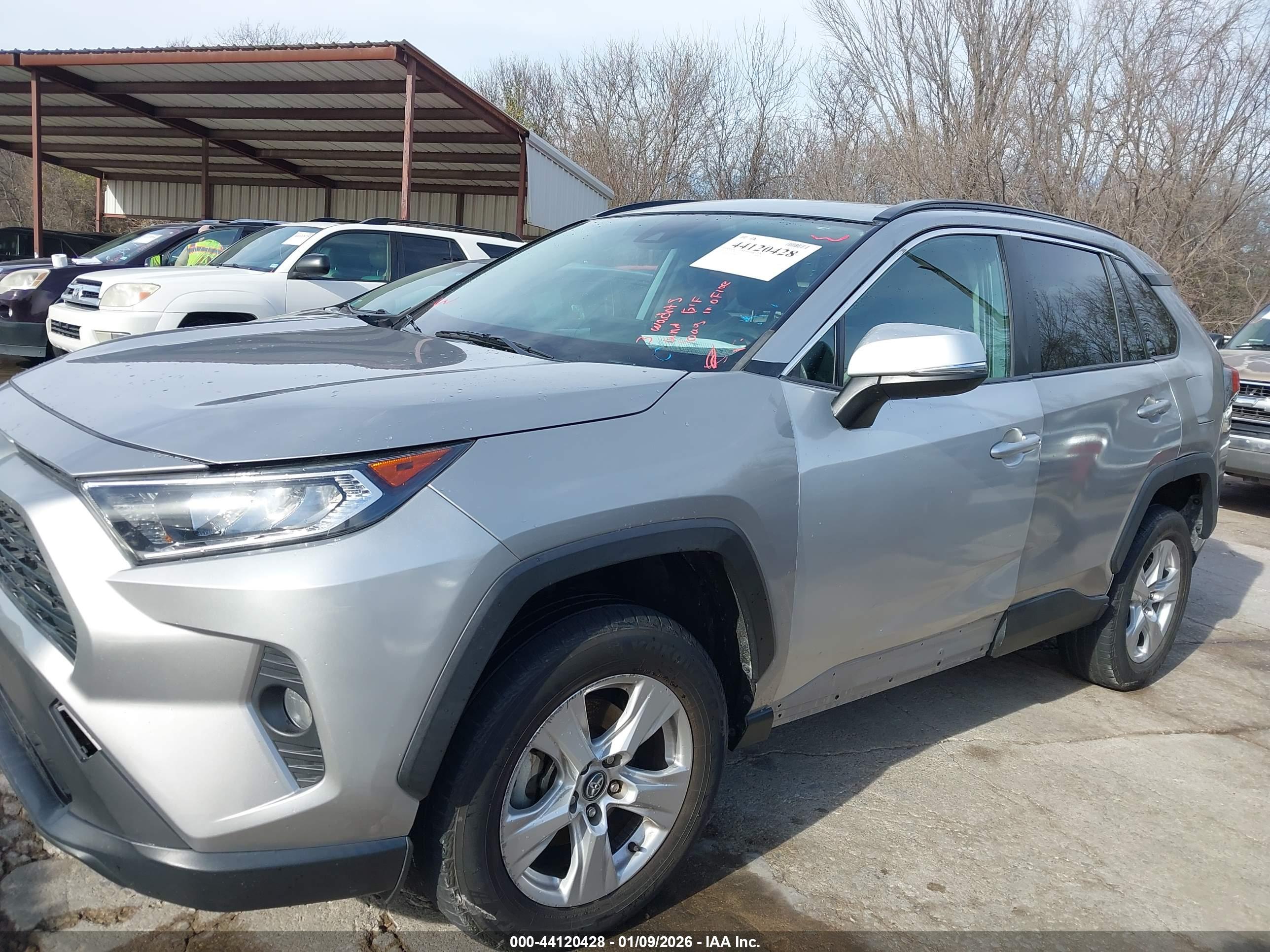 TOYOTA RAV4 image 6