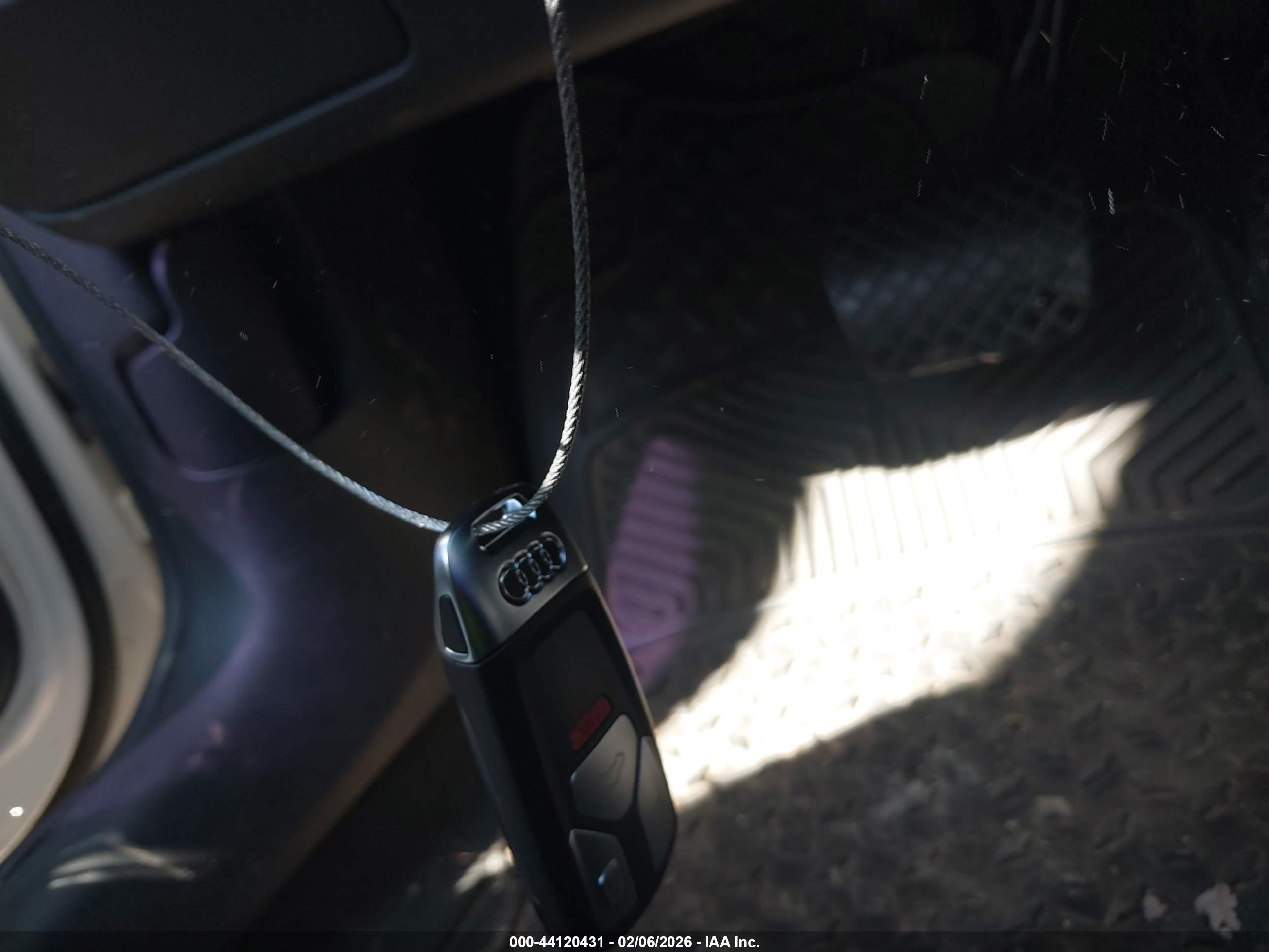 AUDI A4 image 11