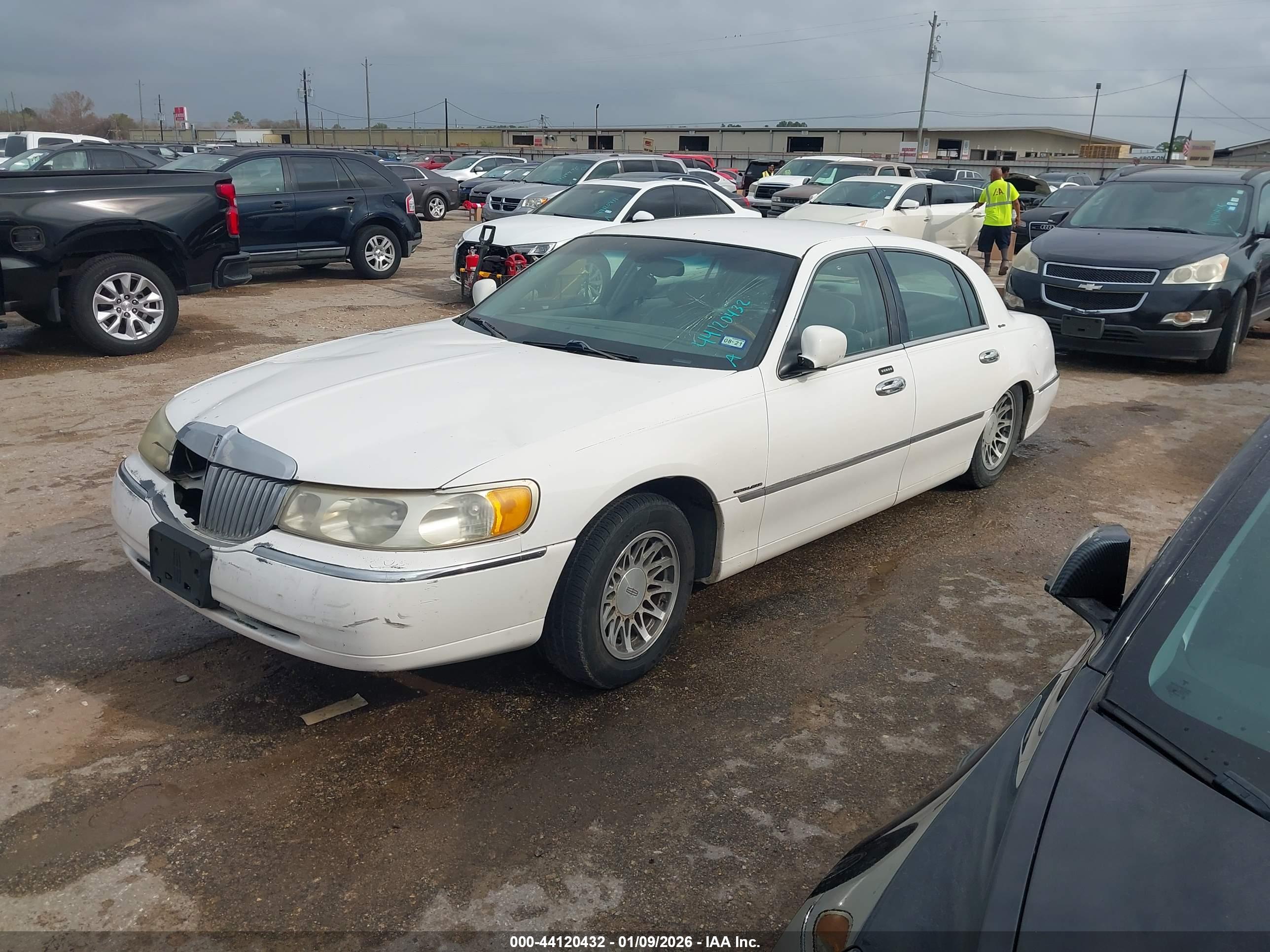 LINCOLN TOWN image 2
