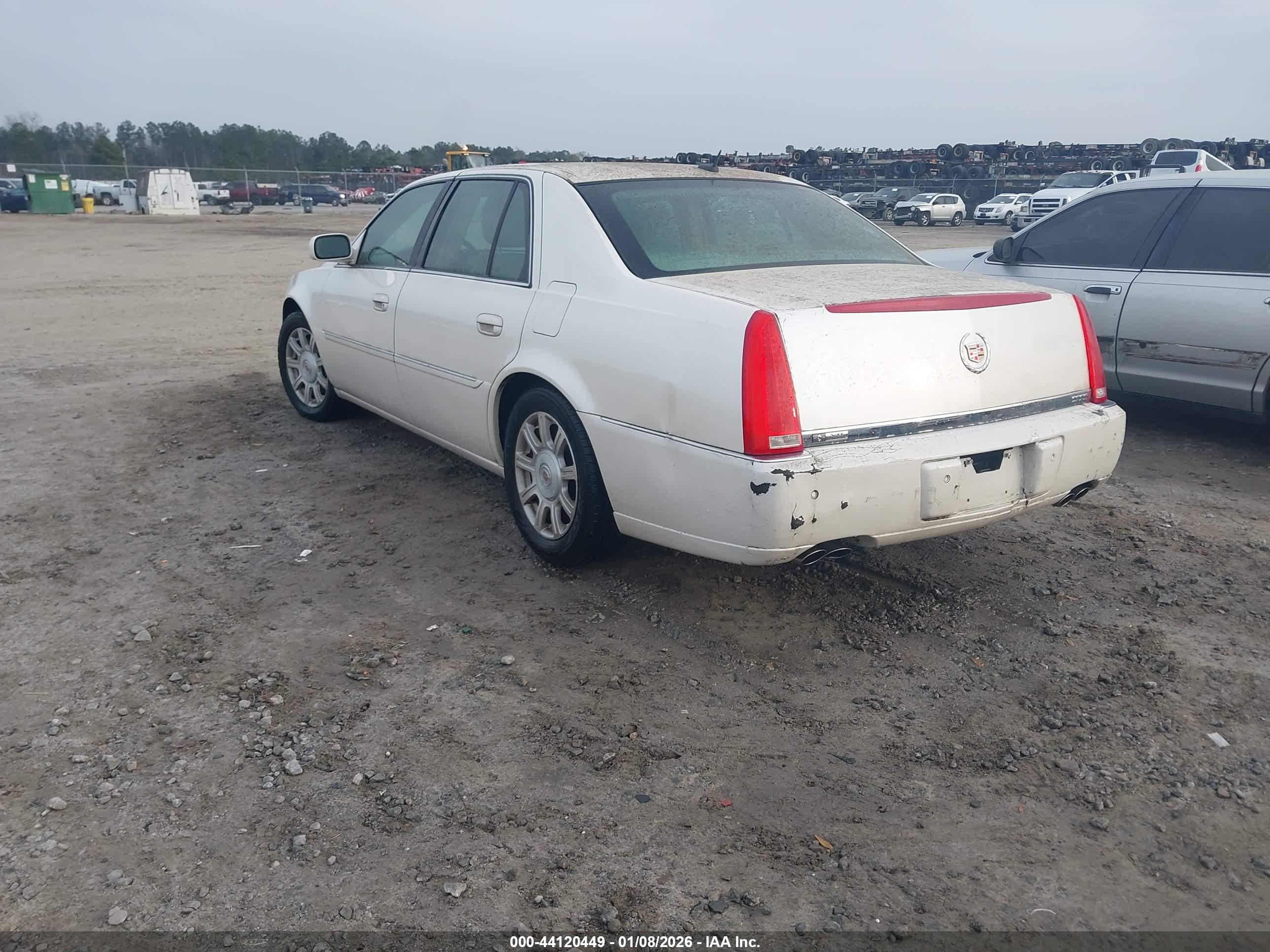 CADILLAC DTS image 3