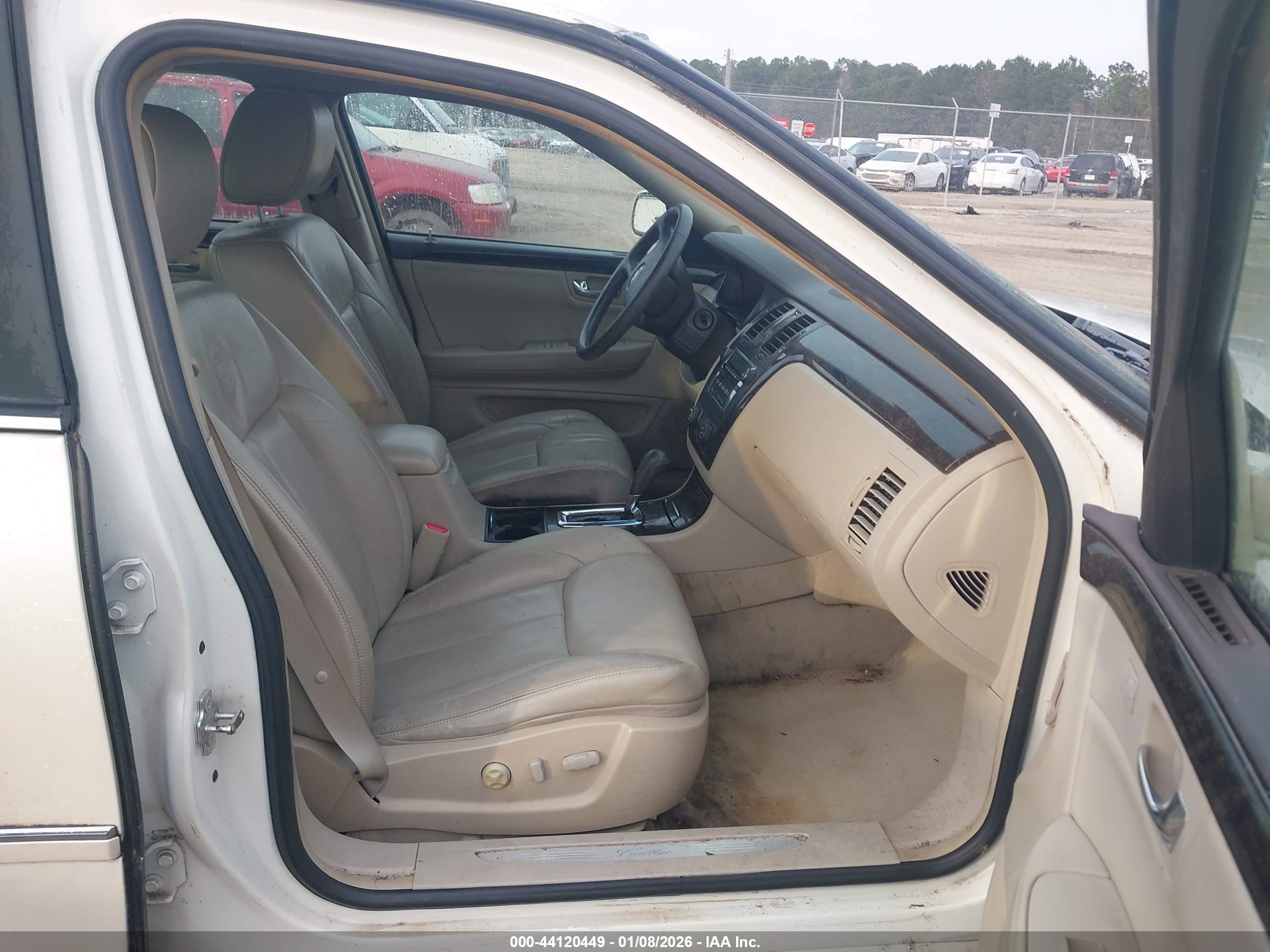 CADILLAC DTS image 5